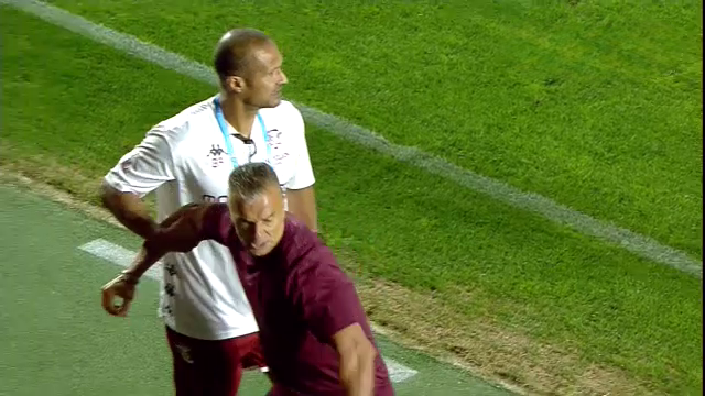 Pancu și-a ieșit din minți: roșu direct arătat de Feșnic în Rapid - Dinamo după o criză de nervi