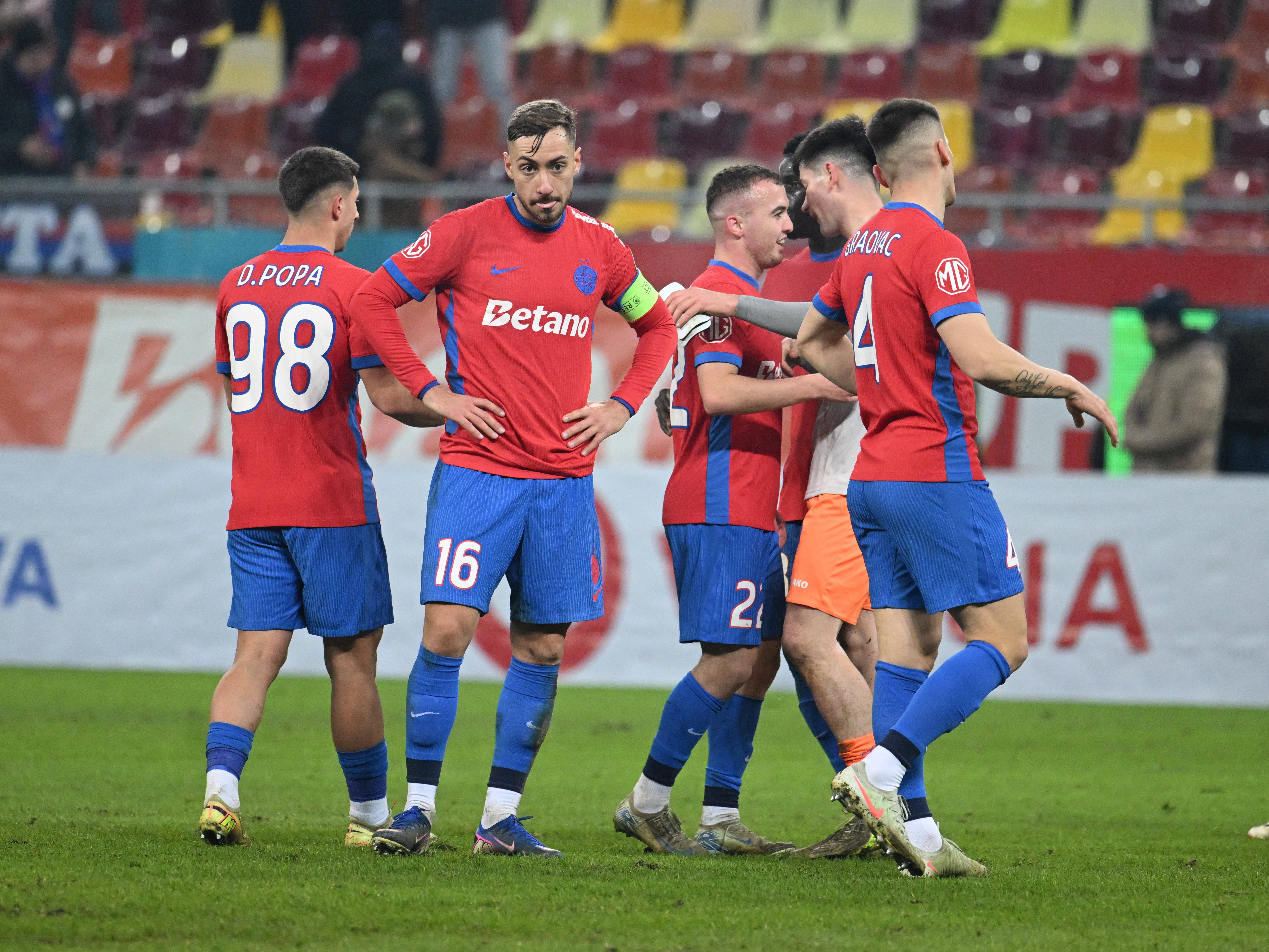 Fotbalistul lui FCSB, ridiculizat de un adversar! Fază memorabilă