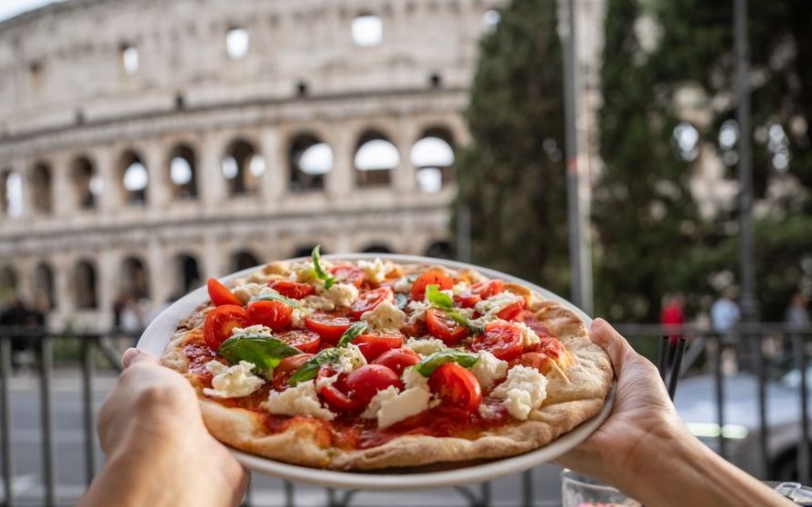 Ce primești dacă ceri „pepperoni pizza” în Italia. Cuvântul nu înseamnă ce cred mulți turiști