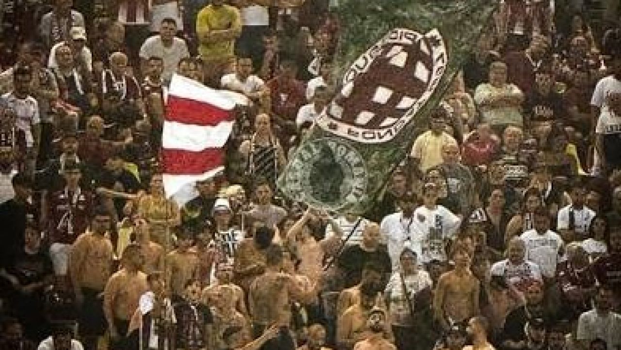 Semnal de alarmă! Galeriile de fotbal din România și utilizarea simbolurilor neonaziste și antisemite