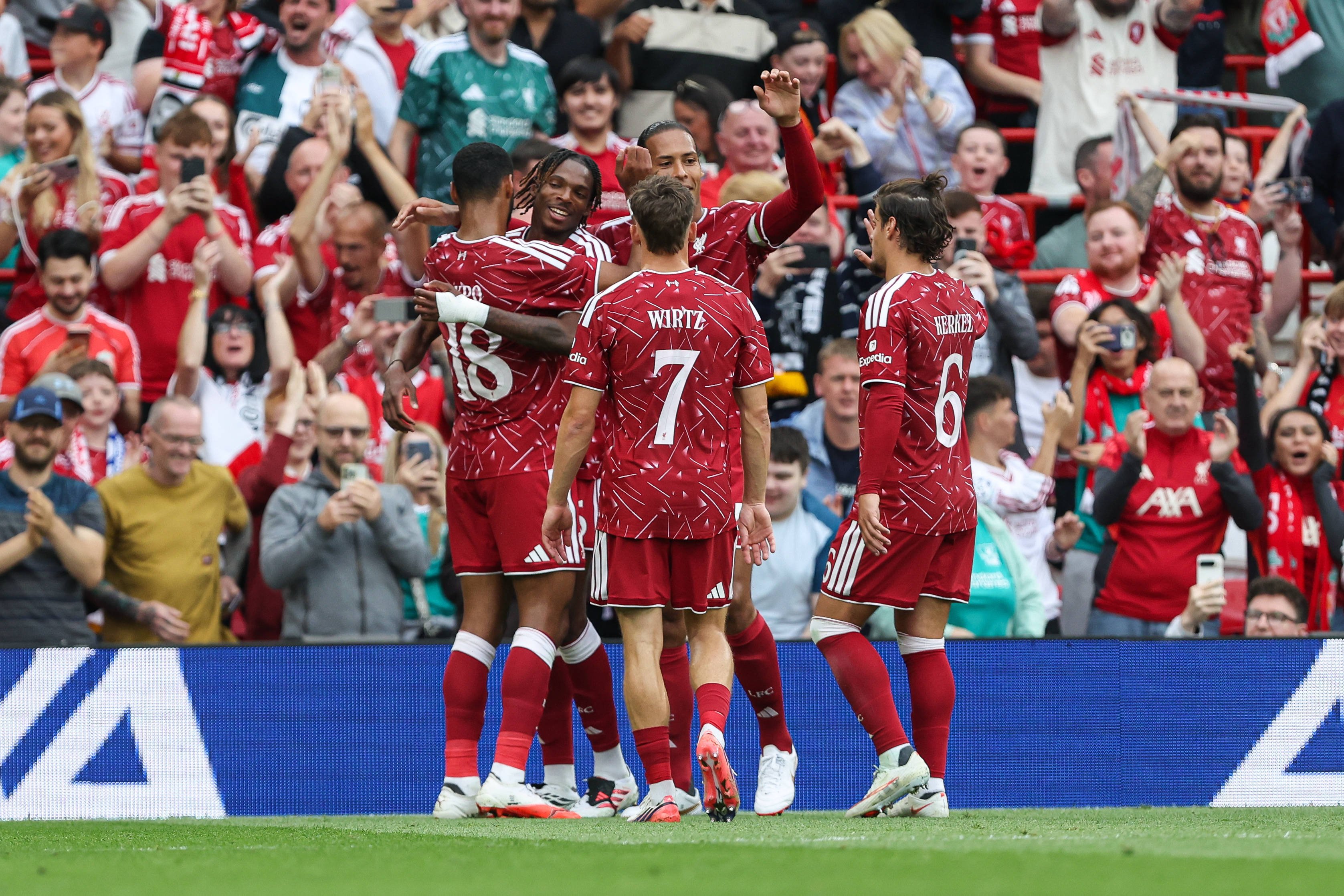 ACUM: Liverpool - Como 2-0, în direct pe VOYO SPORT 1! Amical de lux înaintea startului de sezon