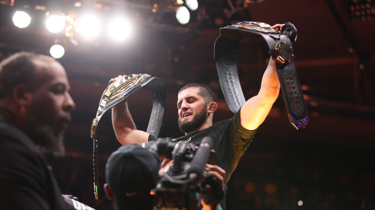 Suma uriașă încasată de Islam Makhachev după ce a câștigat main event-ul galei UFC 330. Nici adversarul său nu a plecat cu mâna goală