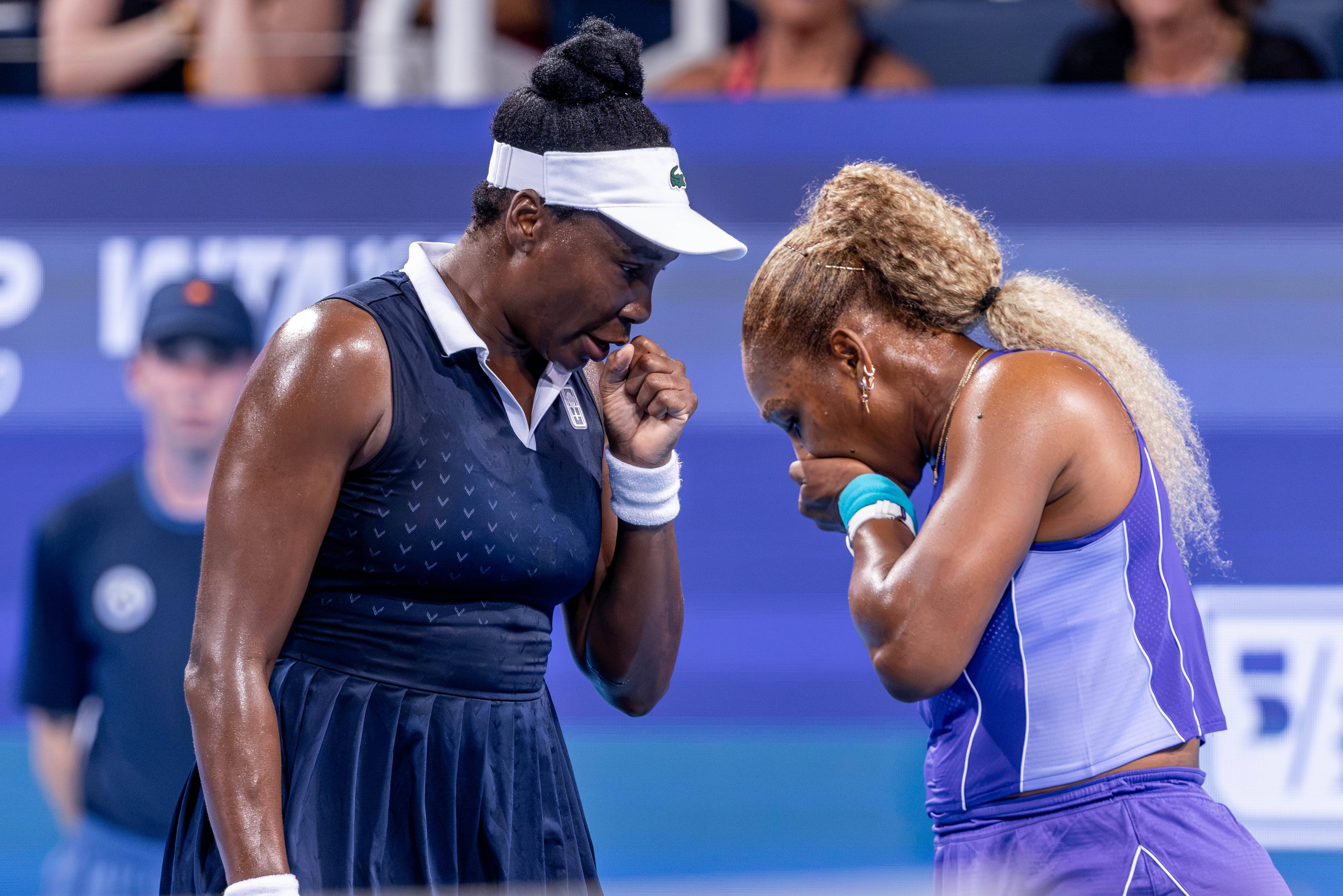 La 90 de ani adunați, surorile Williams au pierdut greu în turneul de dublu de la Cincinnati