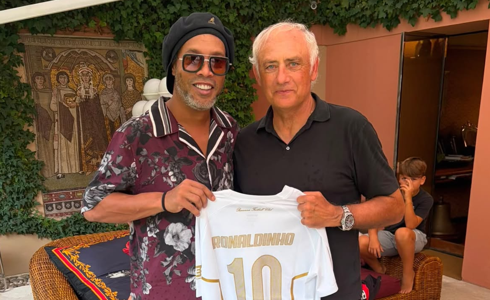 Nu e glumă! Ronaldinho a semnat și va fi antrenat de Andrea Mandorlini