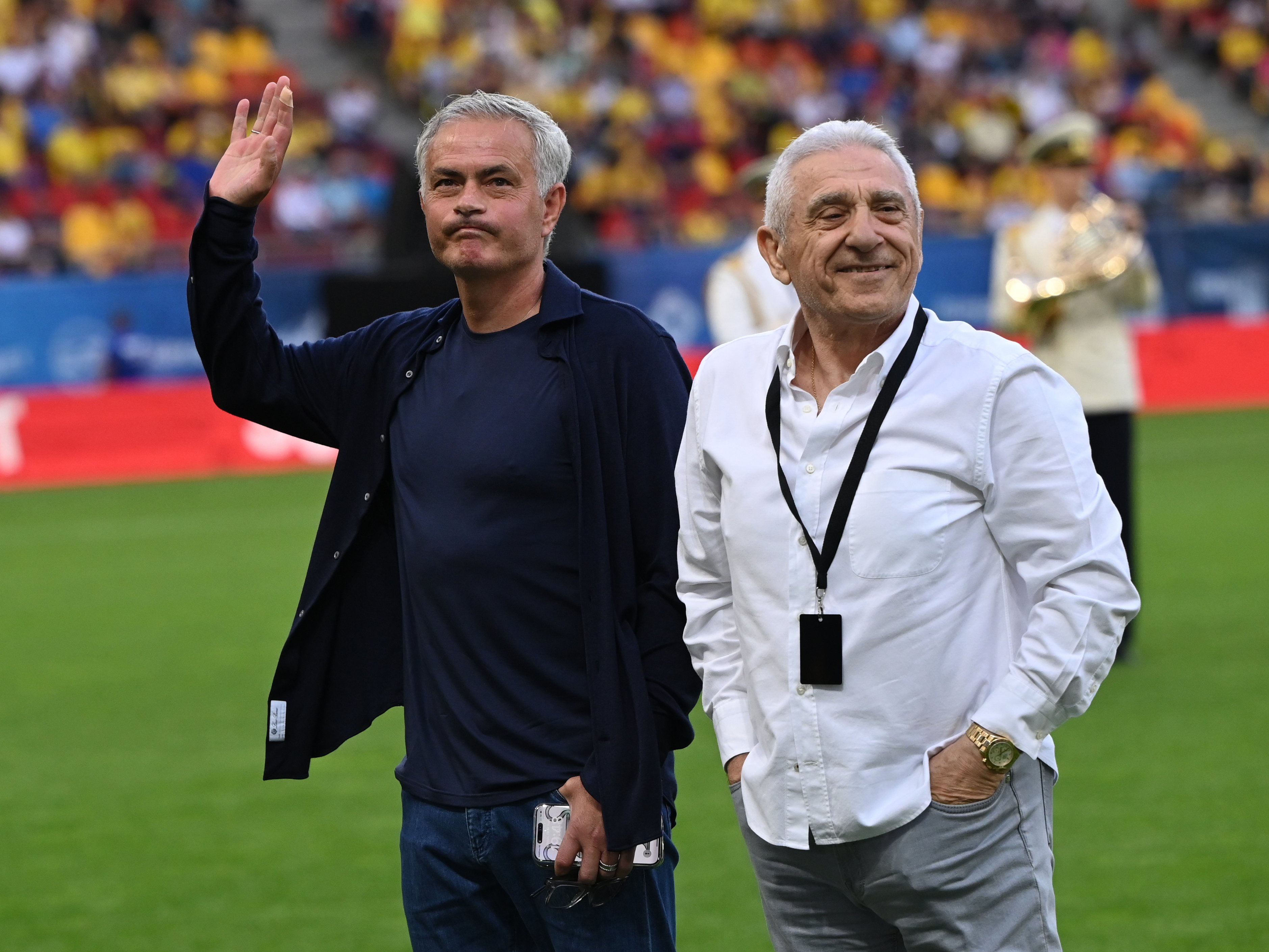 Giovanni Becali a pus mâna pe telefon și l-a sunat pe Jose Mourinho! Ce i-a spus