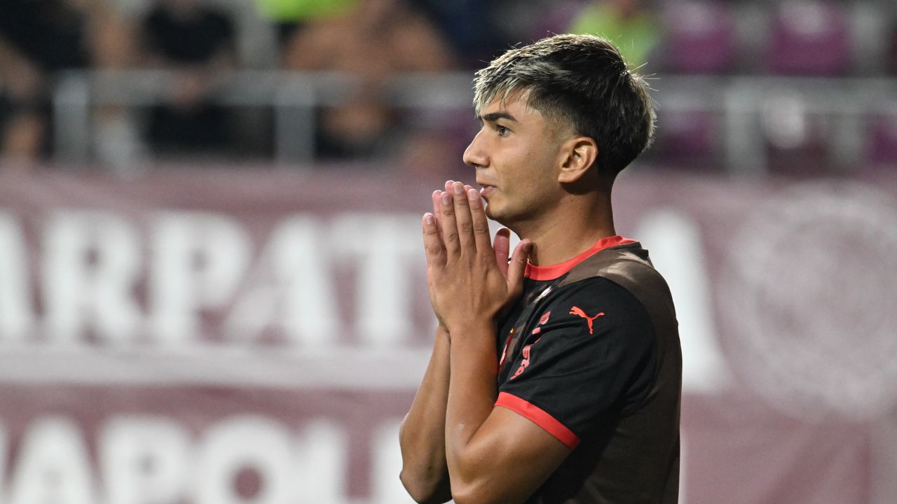 Alex Musi își toarnă cenușă în cap după ce a fost eliminat în Dinamo - U Cluj: „Îmi cer scuze! O să le dau două mese colegilor”