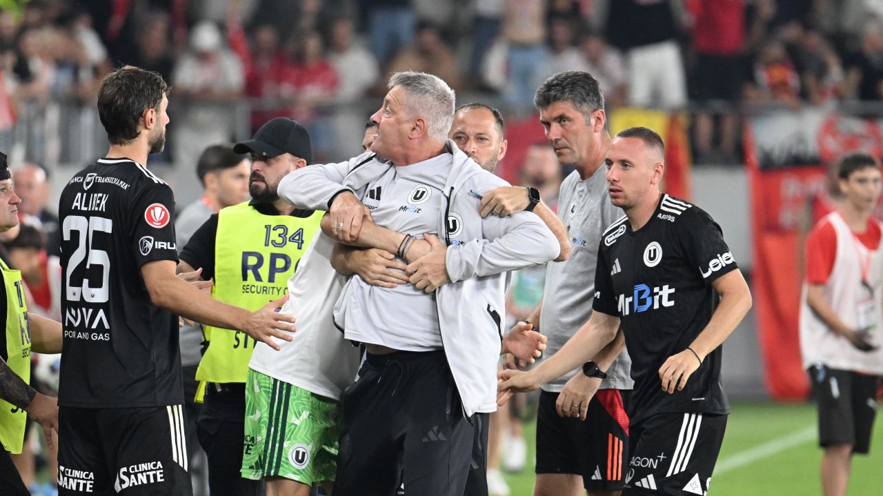 Decizia luată de ”U” Cluj după ce Bergodi a explodat la finalul meciului cu Dinamo: ”Nu e normal așa ceva”
