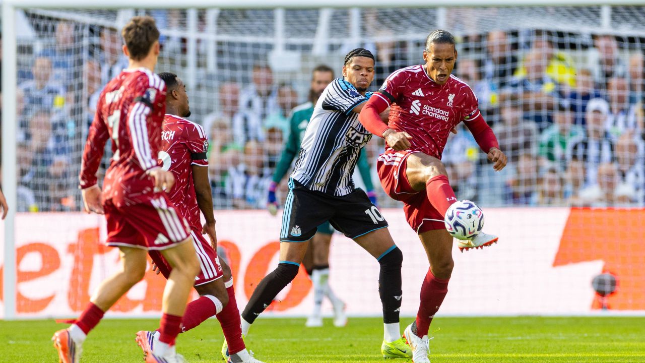 Newcastle - Liverpool 2-2 | „Cormoranii” au salvat punctul la ultima fază dintr-un penalty controversat