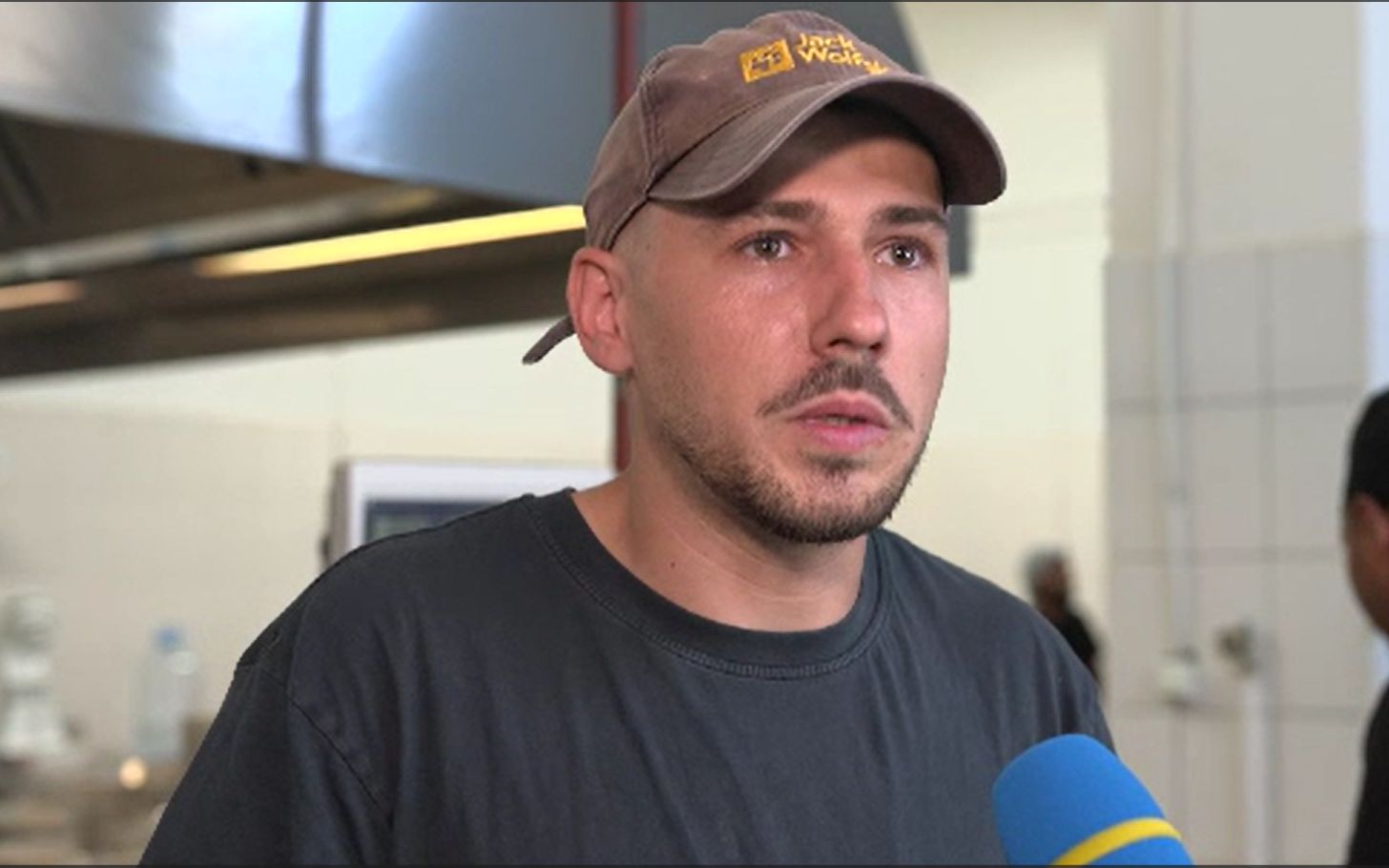 Un român care câștiga 4.000 de lire pe lună în Anglia a ales să se întoarcă în țară. Ce salariu are acum în România