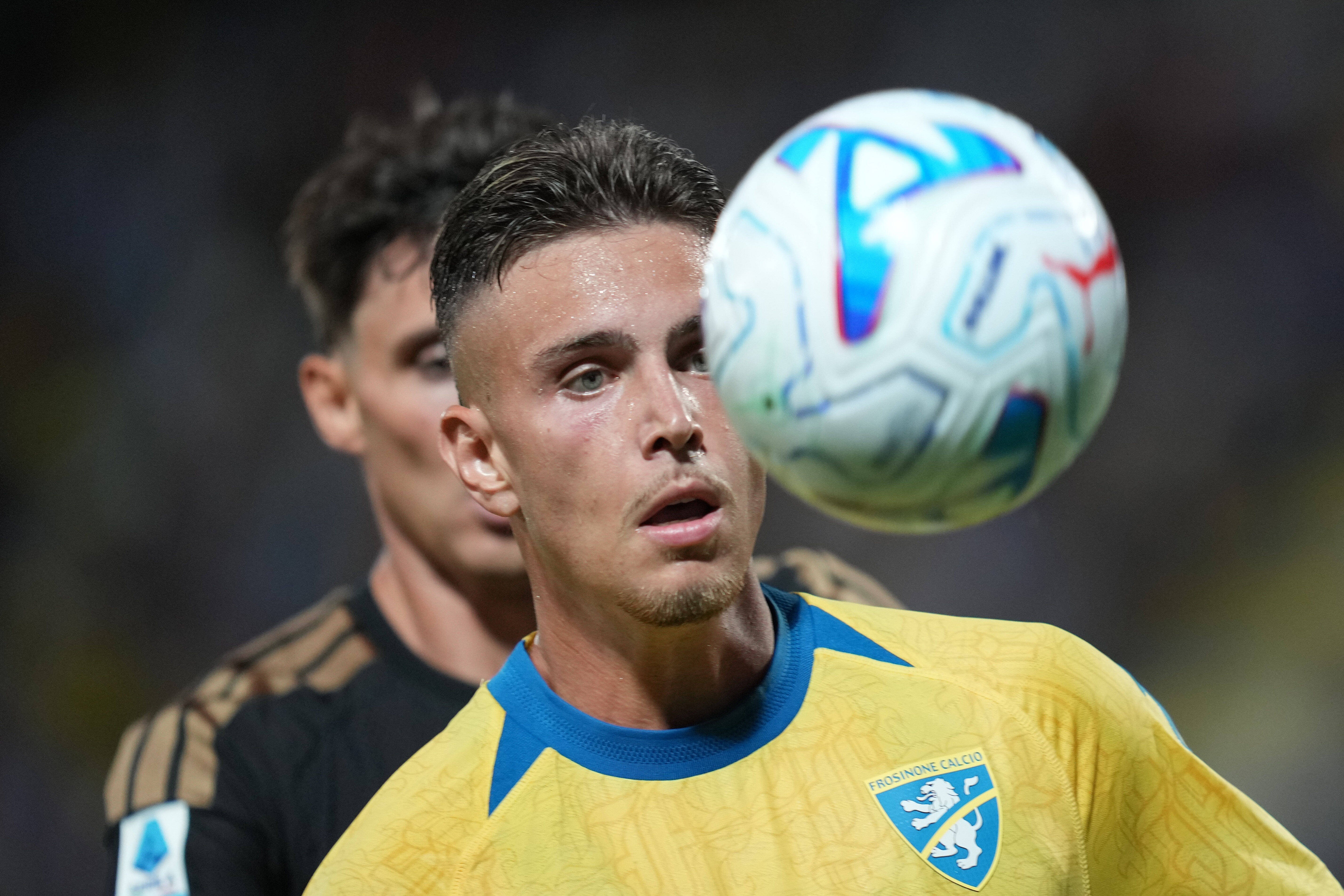 Cine e concurentul lui Daniel Bîrligea pentru postul de titular la Frosinone: a ”rupt plasele” anul trecut