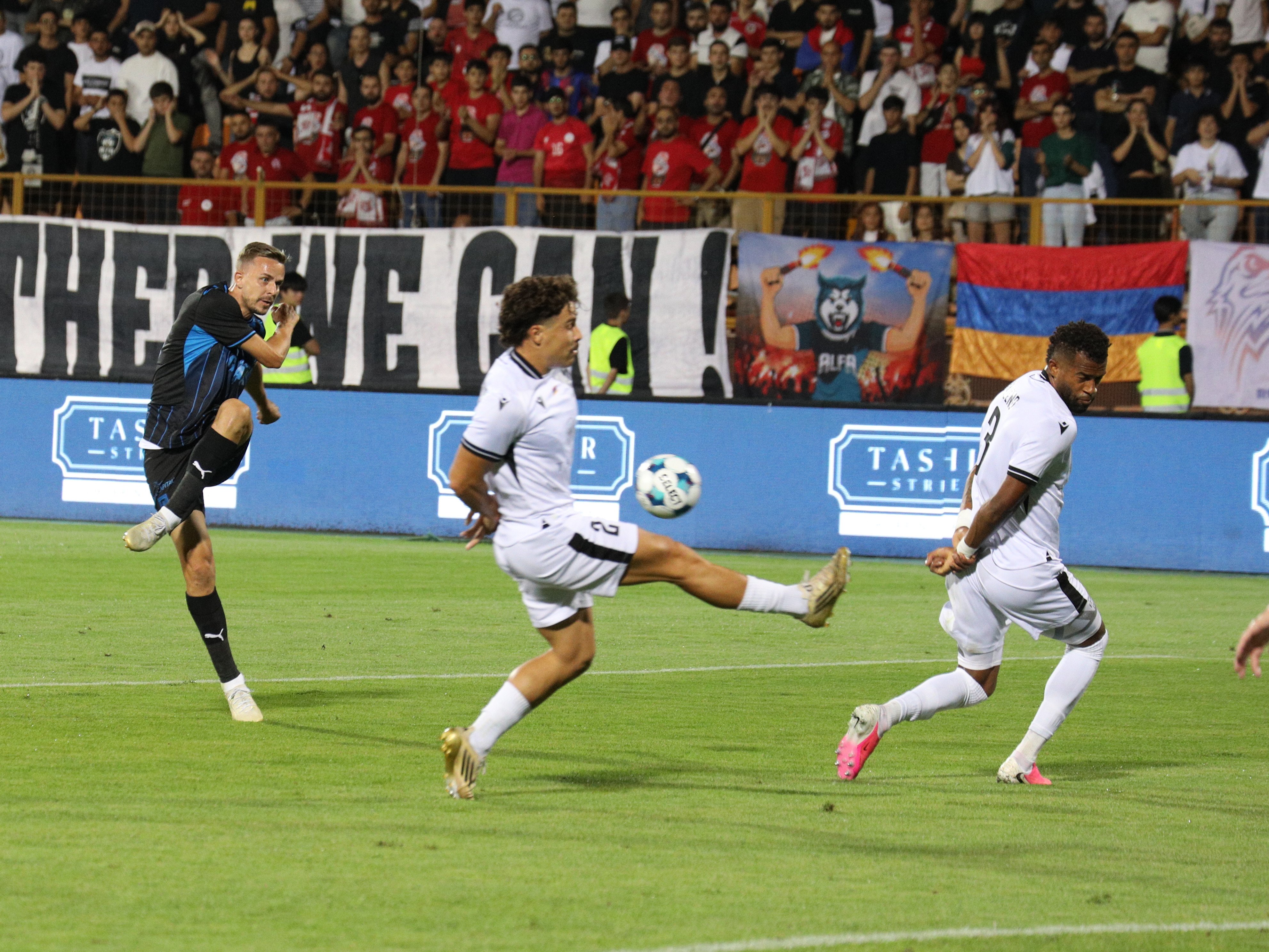 ACUM: Ararat-Armenia - Universitatea Craiova 0-0, pe VOYO Sport 1. Oltenii, festival de ratări!