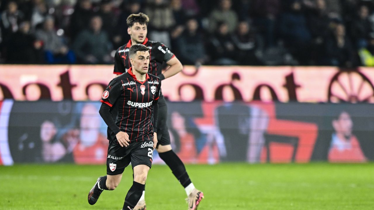 Corvinul - Dinamo, meciul zilei, de la ora 21:00. Echipele probabile + favorita caselor de pariuri + pronosticul lui Dan Chilom