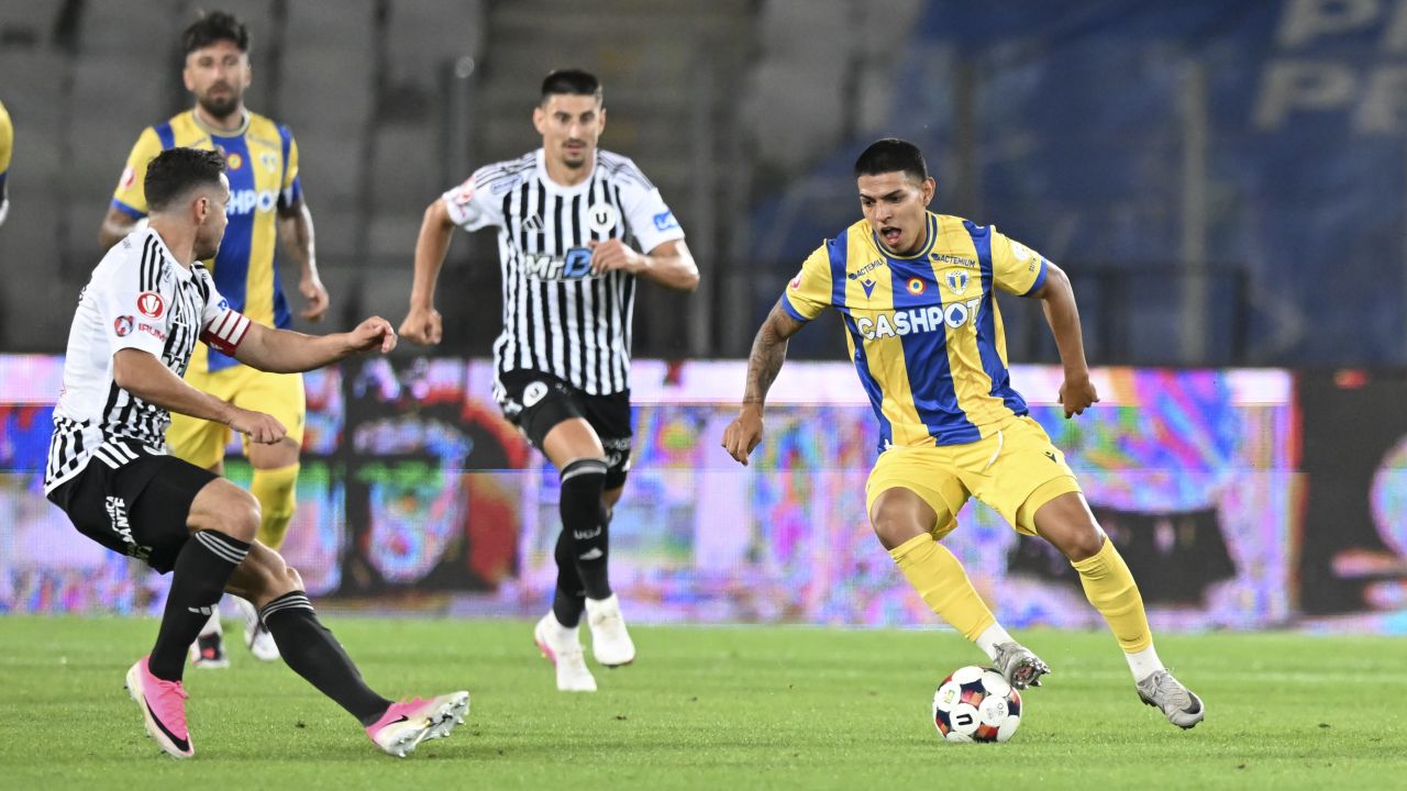 ”U” Cluj - Petrolul 2-3. „Șepcile roșii” și „lupii galbeni” au oferit un recital de goluri