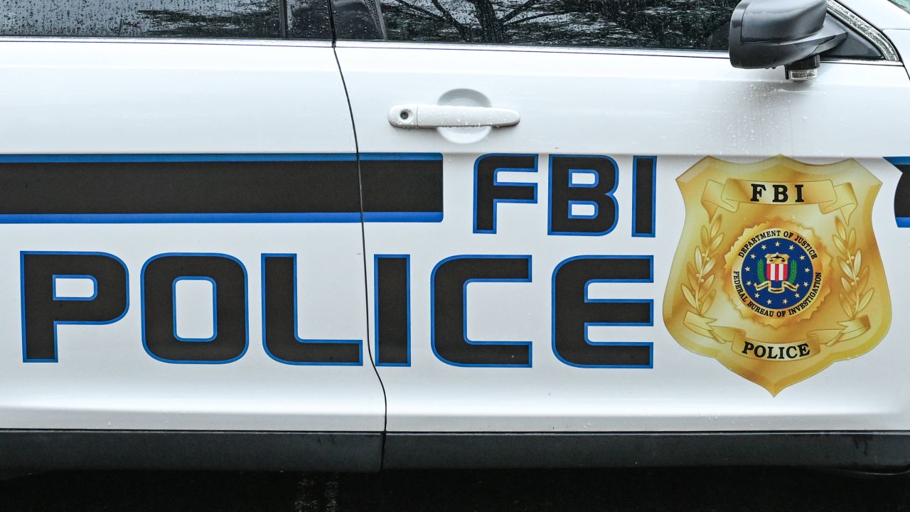 S-a dat drept jucător de fotbal și a fost arestat de FBI. Ar fi obținut de la femei aproximativ 1,3 milioane de dolari