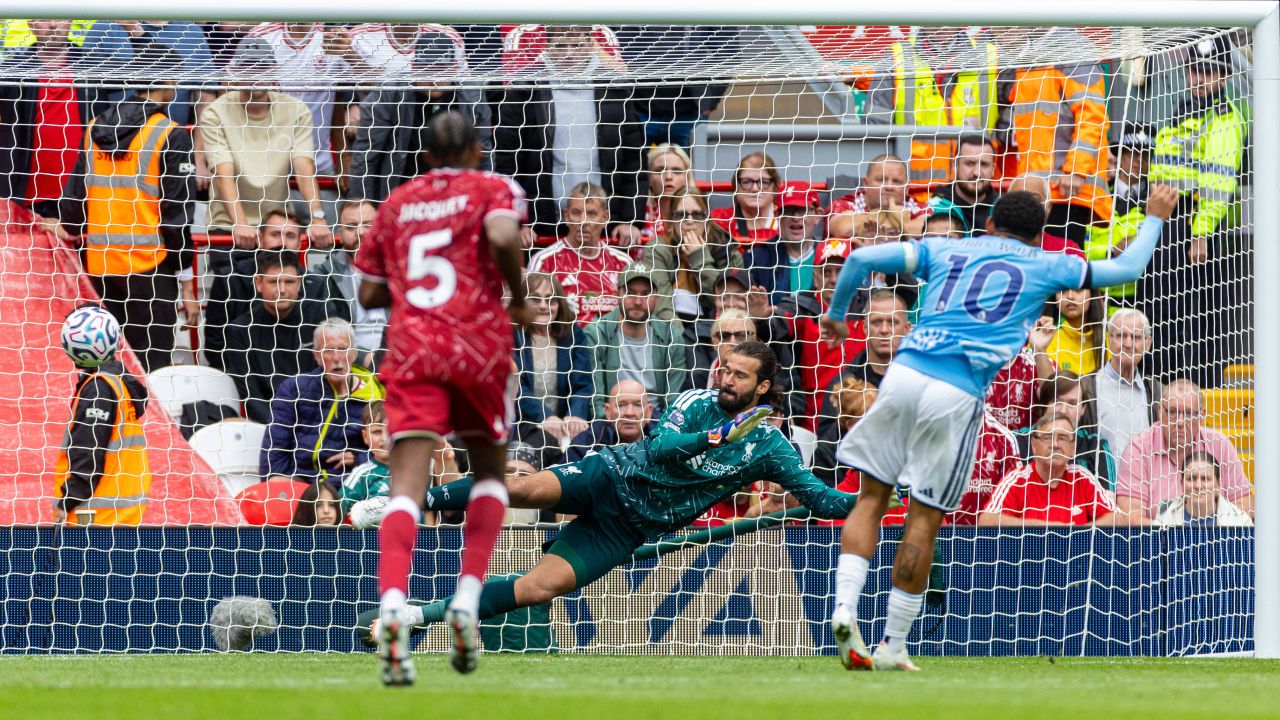 Liverpool - Nottingham Forest 1-2, ACUM pe VOYO! Oaspeții înscriu din penalty