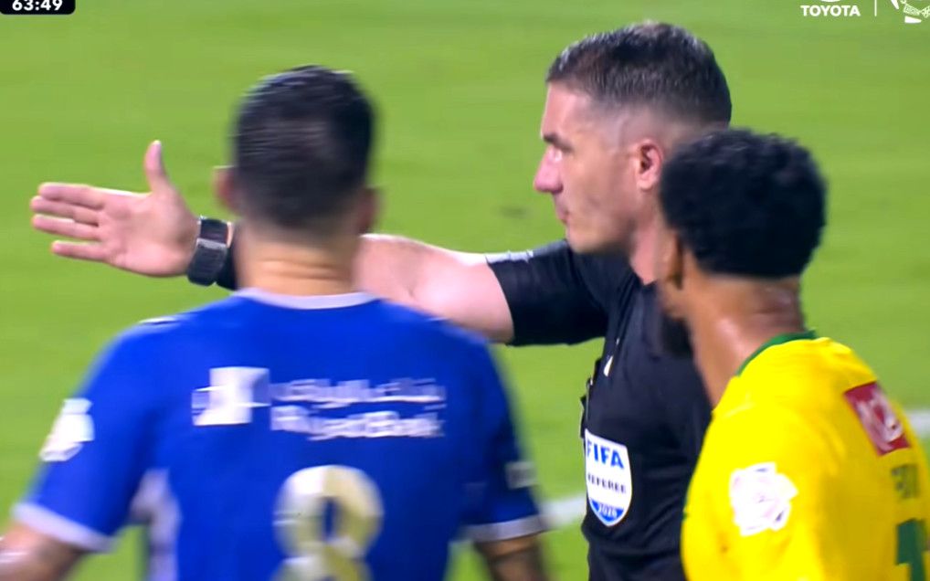 Istvan Kovacs a ascultat de UEFA și a dictat penalty! Decizia face înconjurul lumii