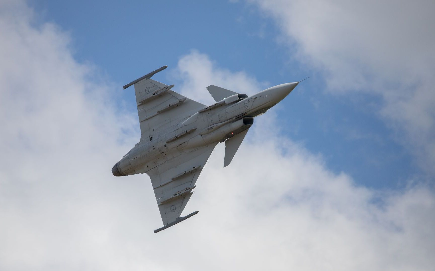 Un bărbat beat a furat un avion și a zburat spre centrala nucleară din Ungaria. Ce a urmat