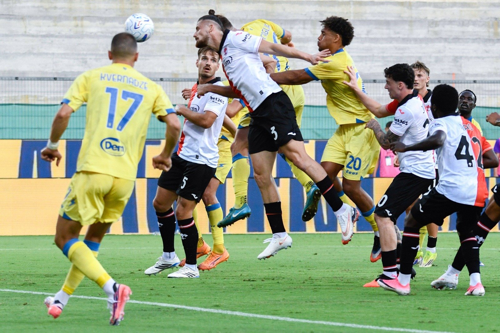 Nota lui Radu Drăgușin după ce Fiorentina a fost umilită de nou-promovata Frosinone