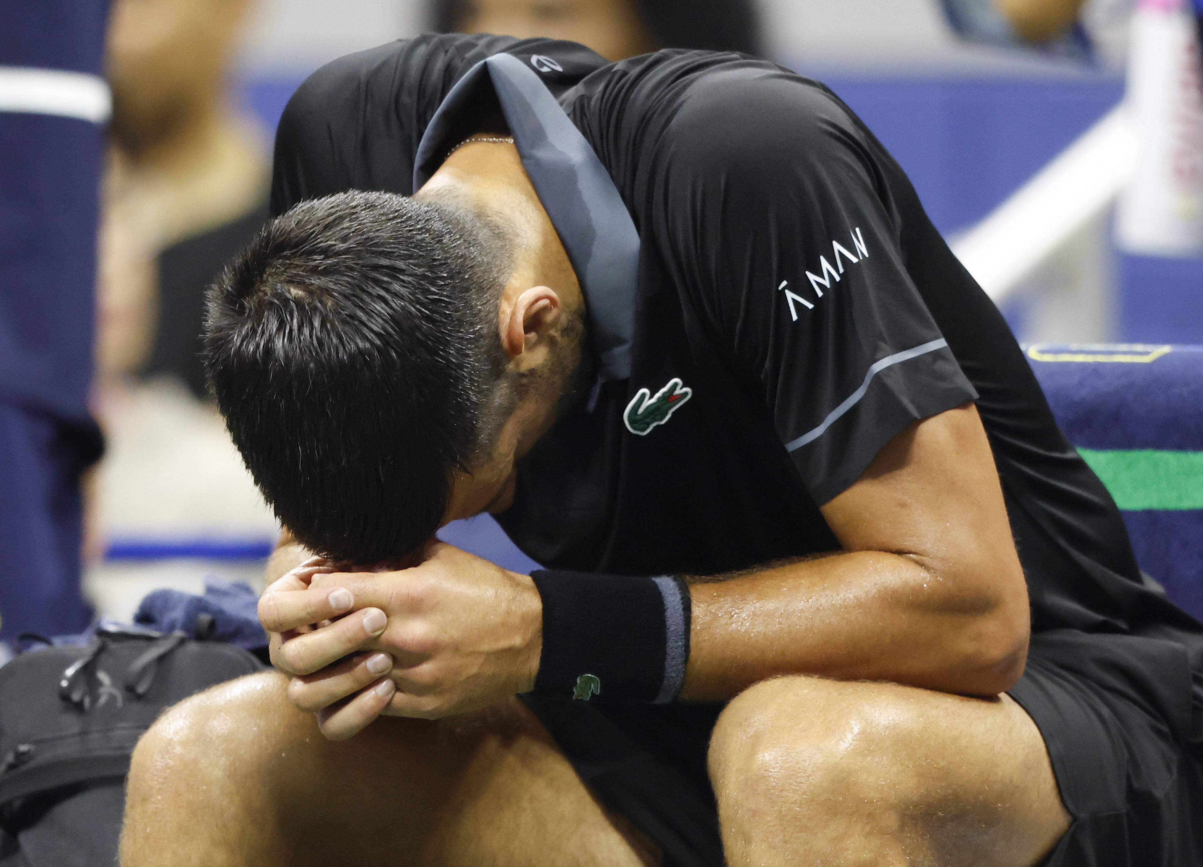 Djokovic, semne de final: eliminat în primul tur la un Grand Slam după 20 de ani. A vomitat pe teren și a plâns incontrolabil
