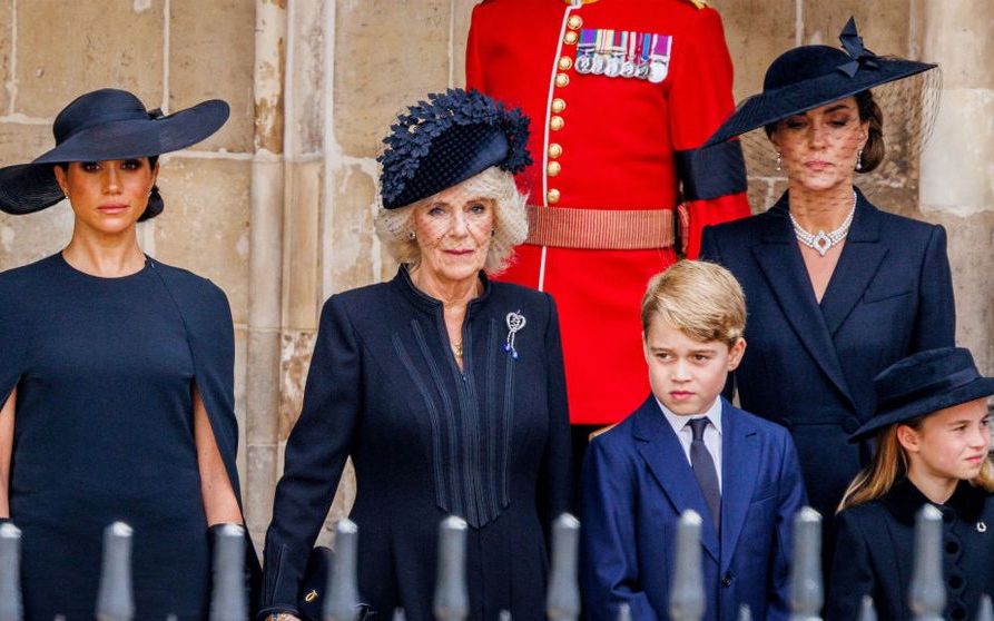Camilla a ales tabăra în „războiul” dintre Kate și Meghan. Ce se întâmplă în Familia Regală după revenirea lui Harry în Marea Britanie