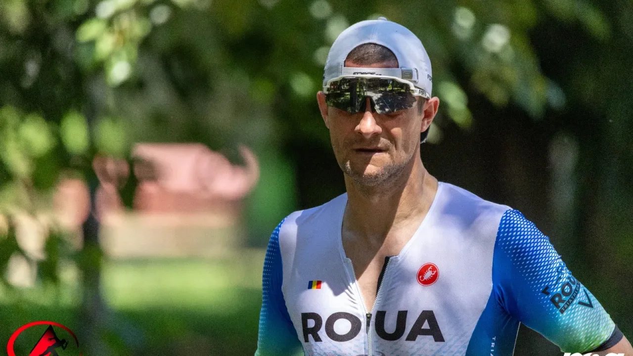Supereroul din Focșani a revenit! Un profesor de franceză a câștigat aur național la triatlon și argint la biatlon