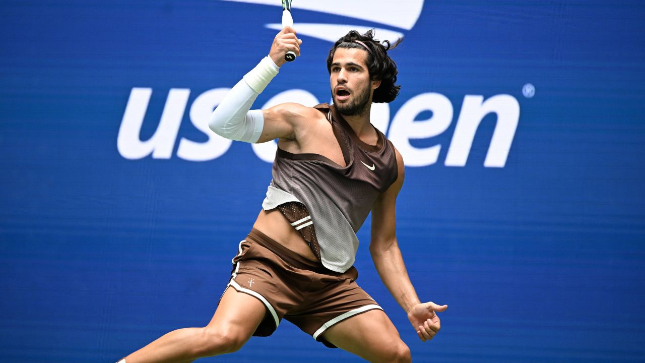 „Alcaraz, un mix interesant între Federer, Nadal și Djokovic”. Ce a reușit ibericul, la primul meci după 140 de zile de absență