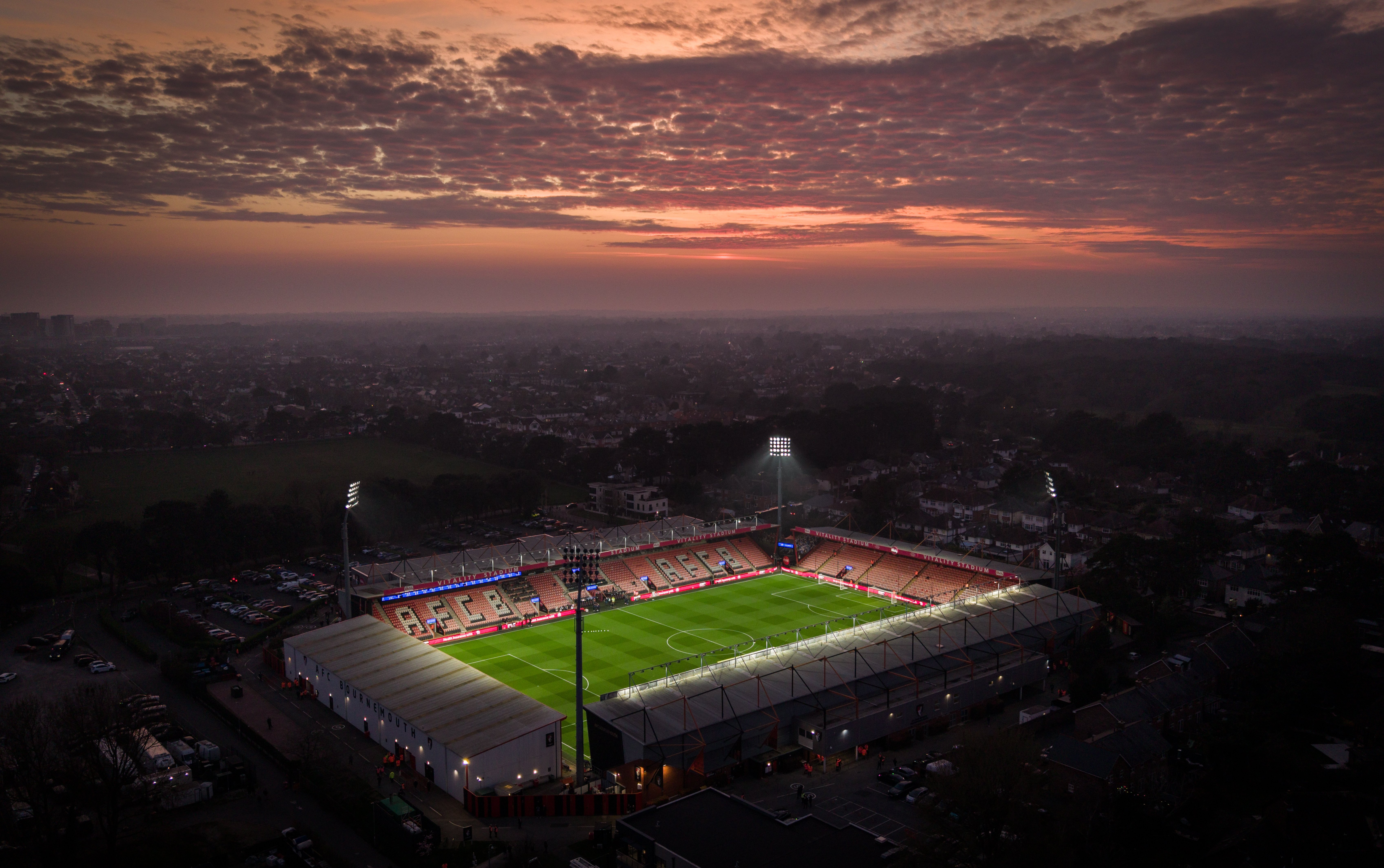 Dean Court (Vitality Stadium) - AFC Bournemouth. Povestea celui mai mic stadion din Premier League și care e legătura cu cireșele