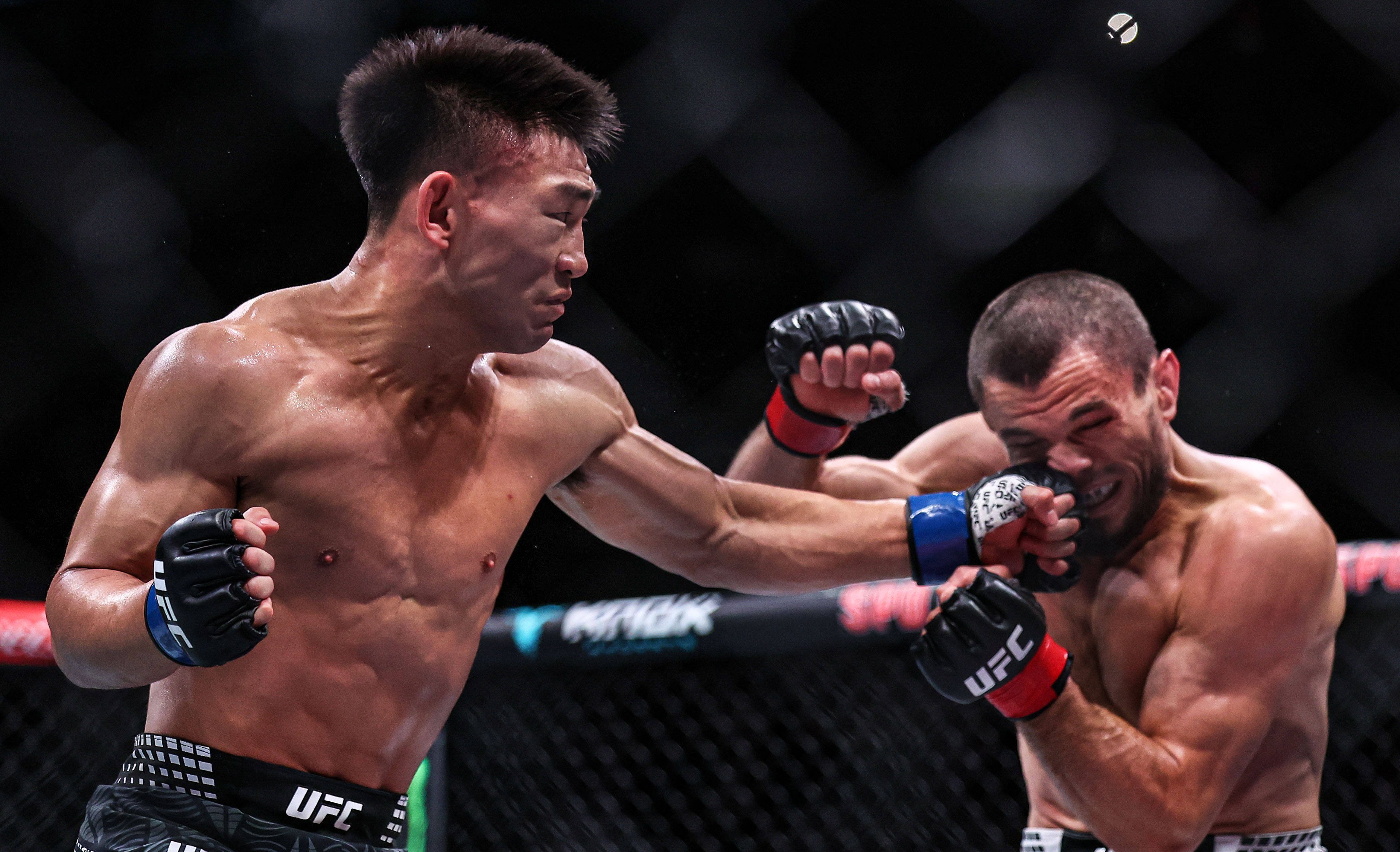 Spectacol pe VOYO în UFC Shanghai Fight Night: Umar Nurmagomedov, făcut KO de Song Yadong! Rezultatele galei