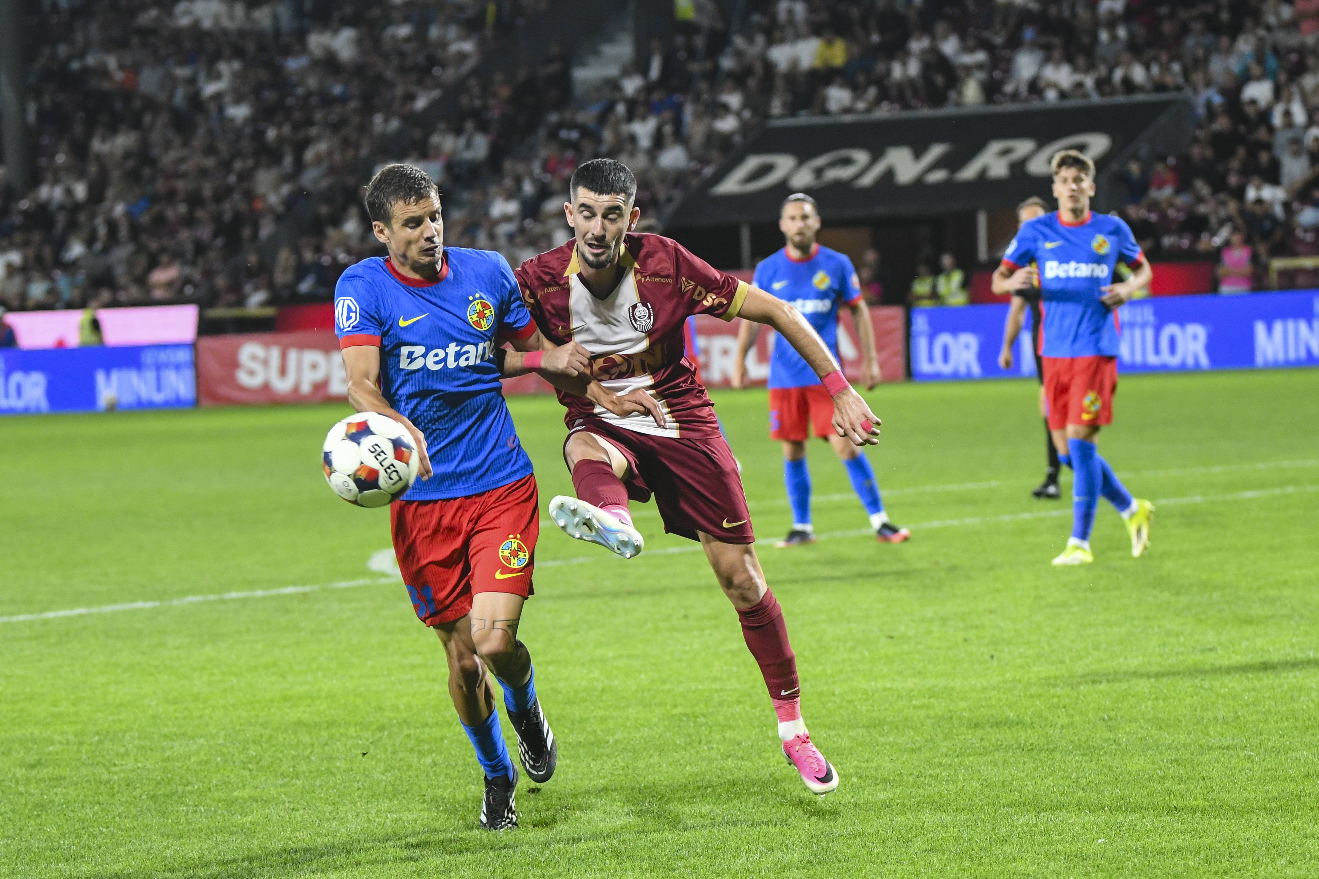 FCSB și Craiova, concurență puternică din străinătate pentru fotbalistul din Superliga