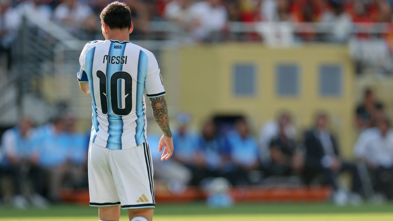 S-a aflat! Ce se întâmplă cu tricoul cu numărul ”10” după retragerea lui Lionel Messi de la naționala Argentinei