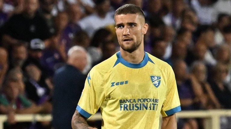 Sassuolo – Frosinone, de la ora 16:00 pe VOYO: Bîrligea, anunțat titular într-un meci mare
