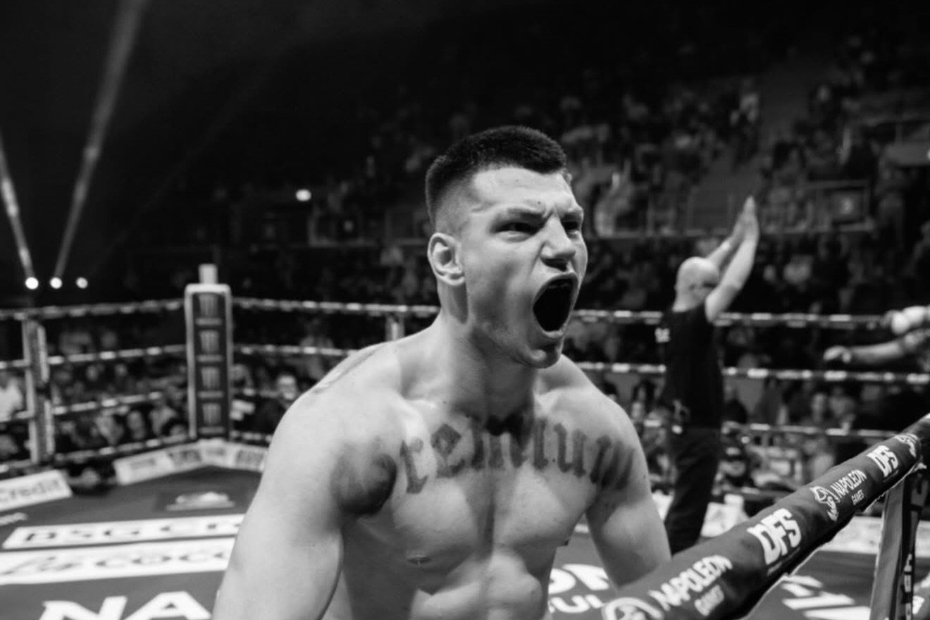 Luptătorul-fenomen se pregătește în Giulești ca să-l distrugă un ultras stelist și pe "Becali" în ring!