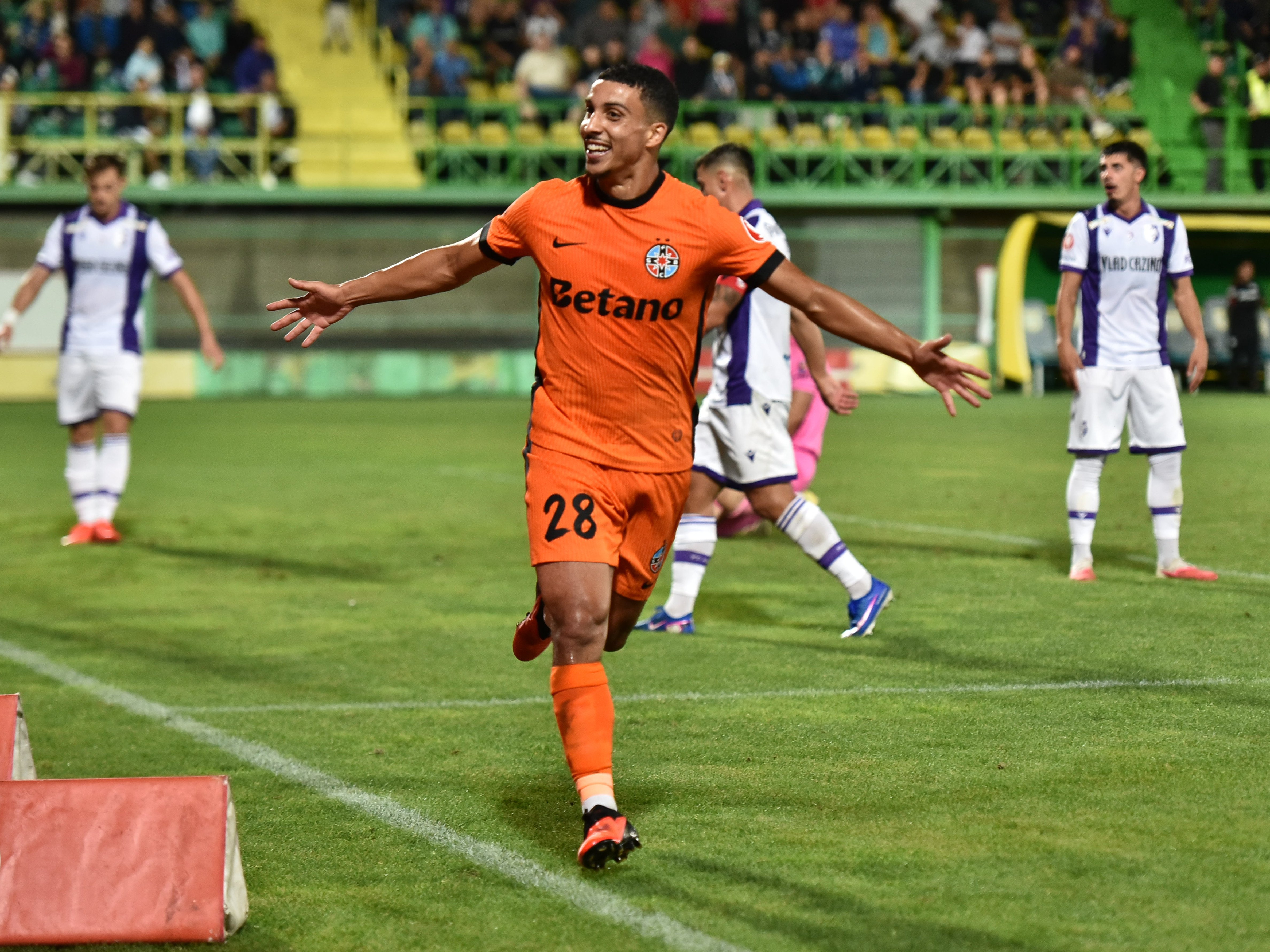 „Joc unde sunt pus!” Criticat de Gigi Becali, Aymen Boutoutaou i-a dat replica patronului de la FCSB