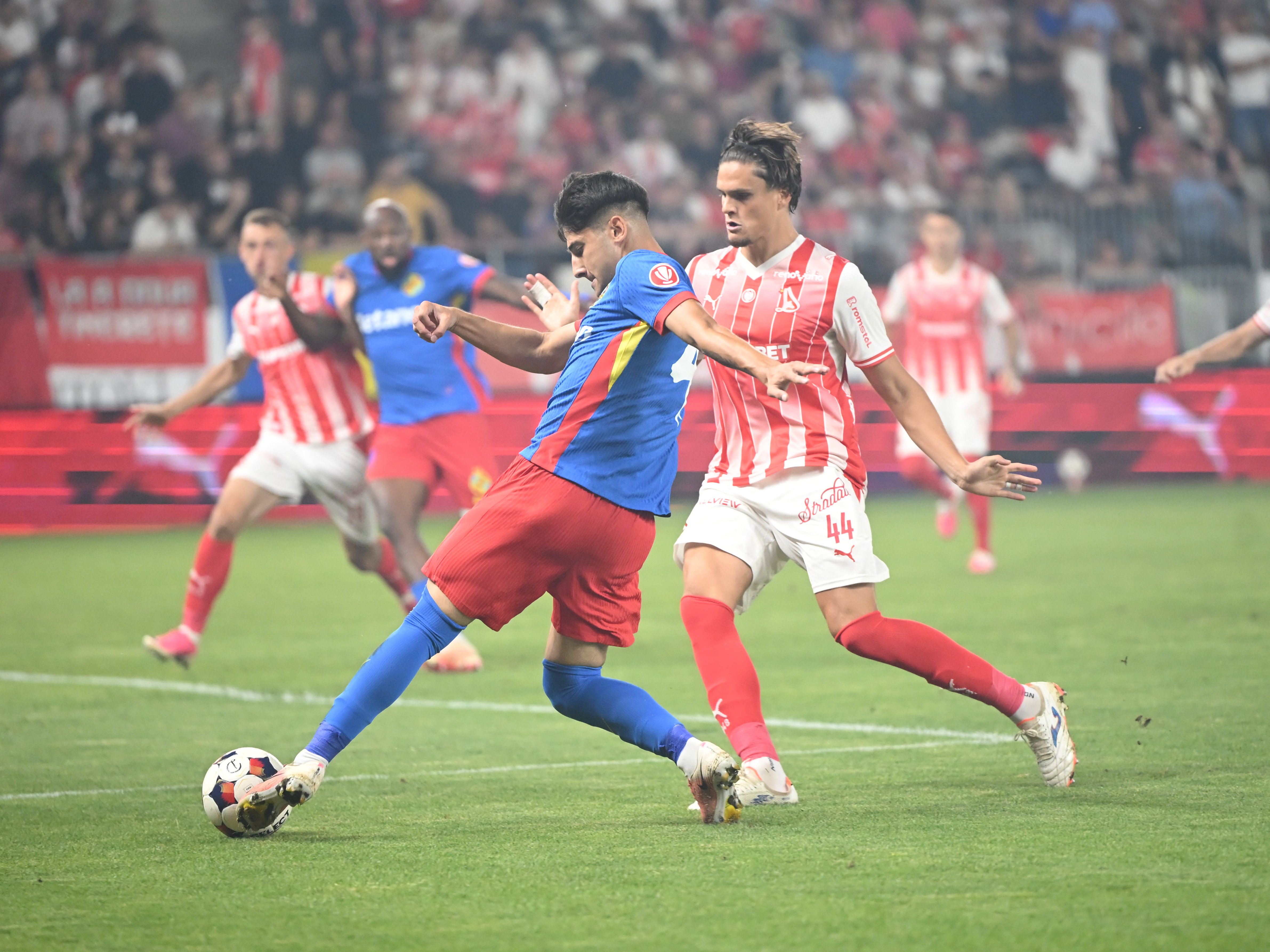 ACUM: Dinamo - FCSB 1-0, pe Sport.ro. Primă repriză extrem de disputată în „Eternul Derby”