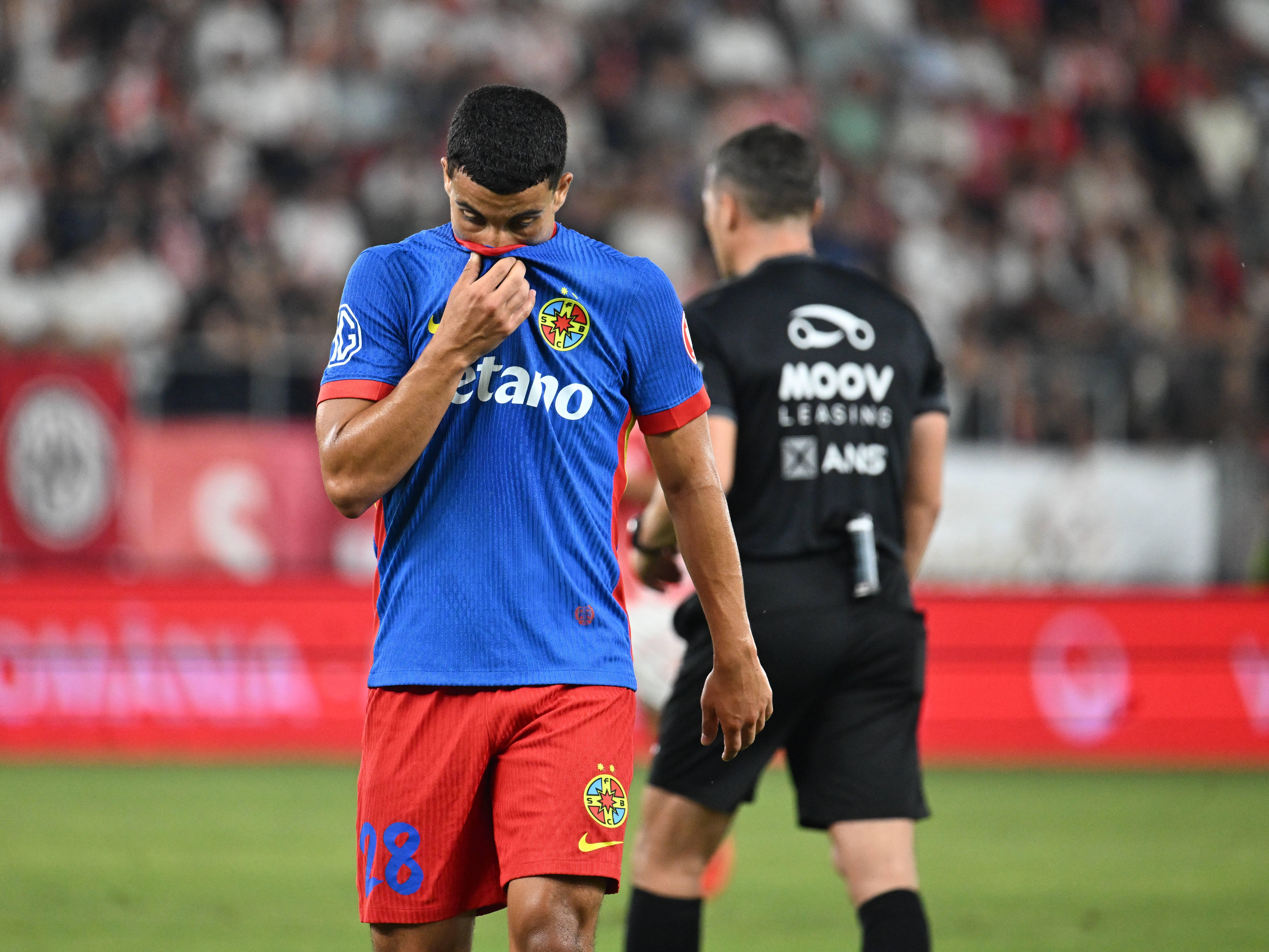 Două vedete de la FCSB, "victime" la pauza meciului cu Dinamo. Ce schimbări a făcut Baciu