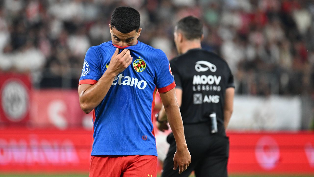 Două vedete de la FCSB, "victime" la pauza meciului cu Dinamo. Ce schimbări a făcut Baciu