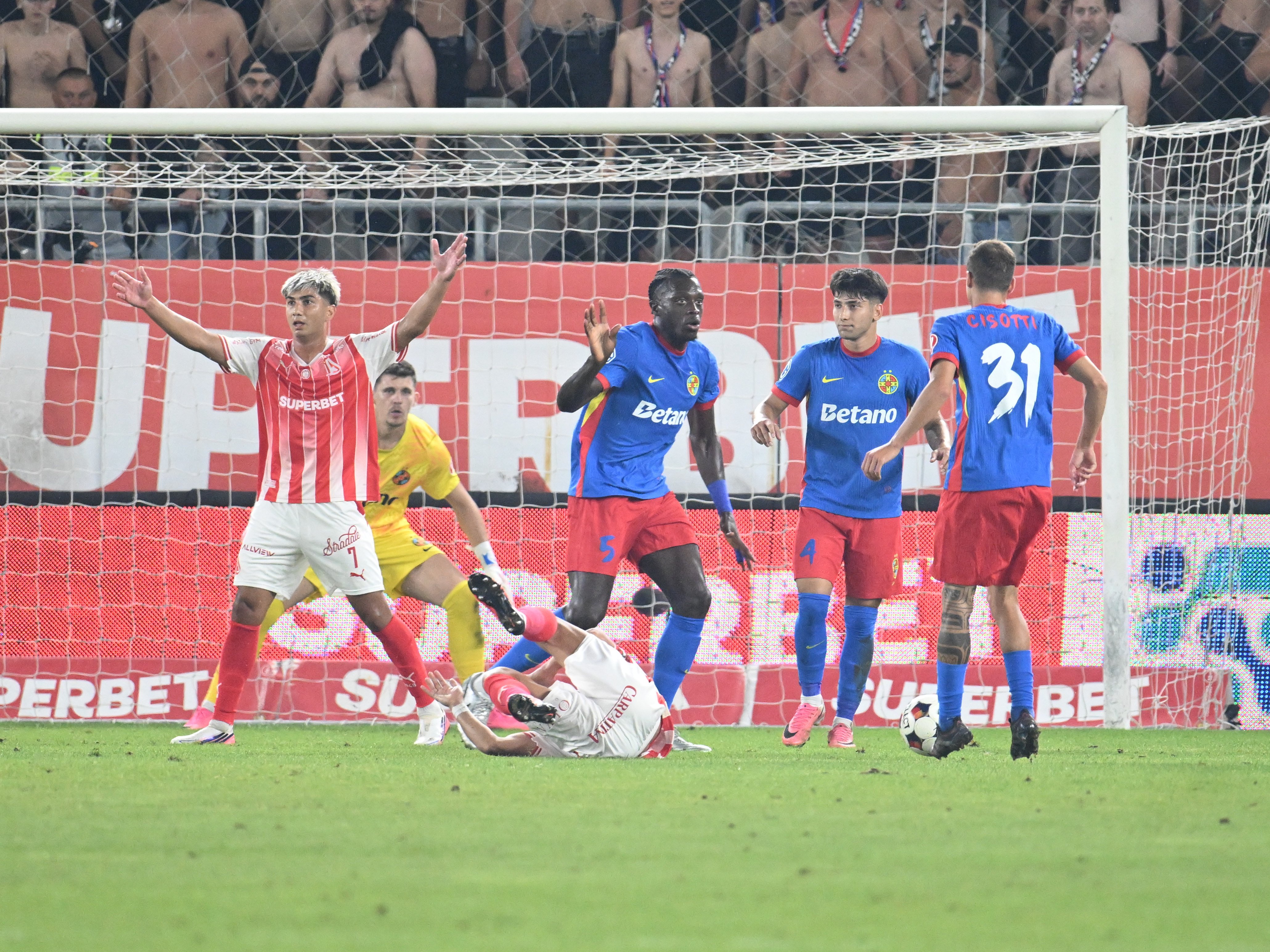 Musi, un car de nervi în Dinamo - FCSB. Gestul făcut după ce Nuno Campos l-a scos din teren