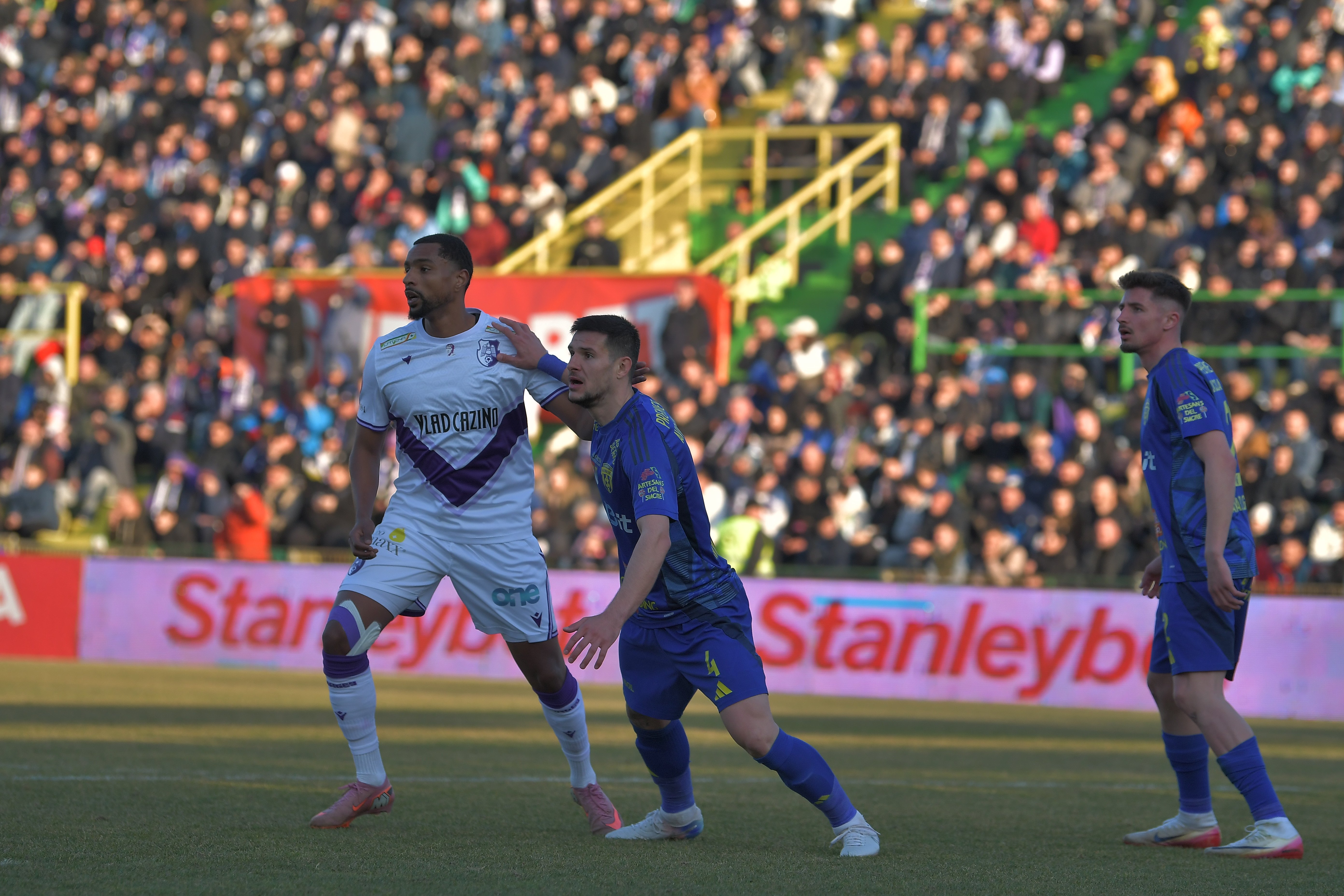 Așteptat în Superliga, golgheterul din sezonul trecut a fost prezentat la noua echipă