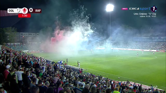 Meciul Oțelul - Rapid, oprit după doar câteva secunde! Ultrașii au întrerupt jocul cu un show pirotehnic