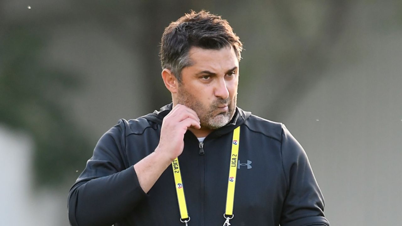 Claudiu Niculescu: „Dormeam într-o baracă de muncitori” / „Înghețam de frig, tăiam cireși în curtea stadionului ca să ne încălzim”