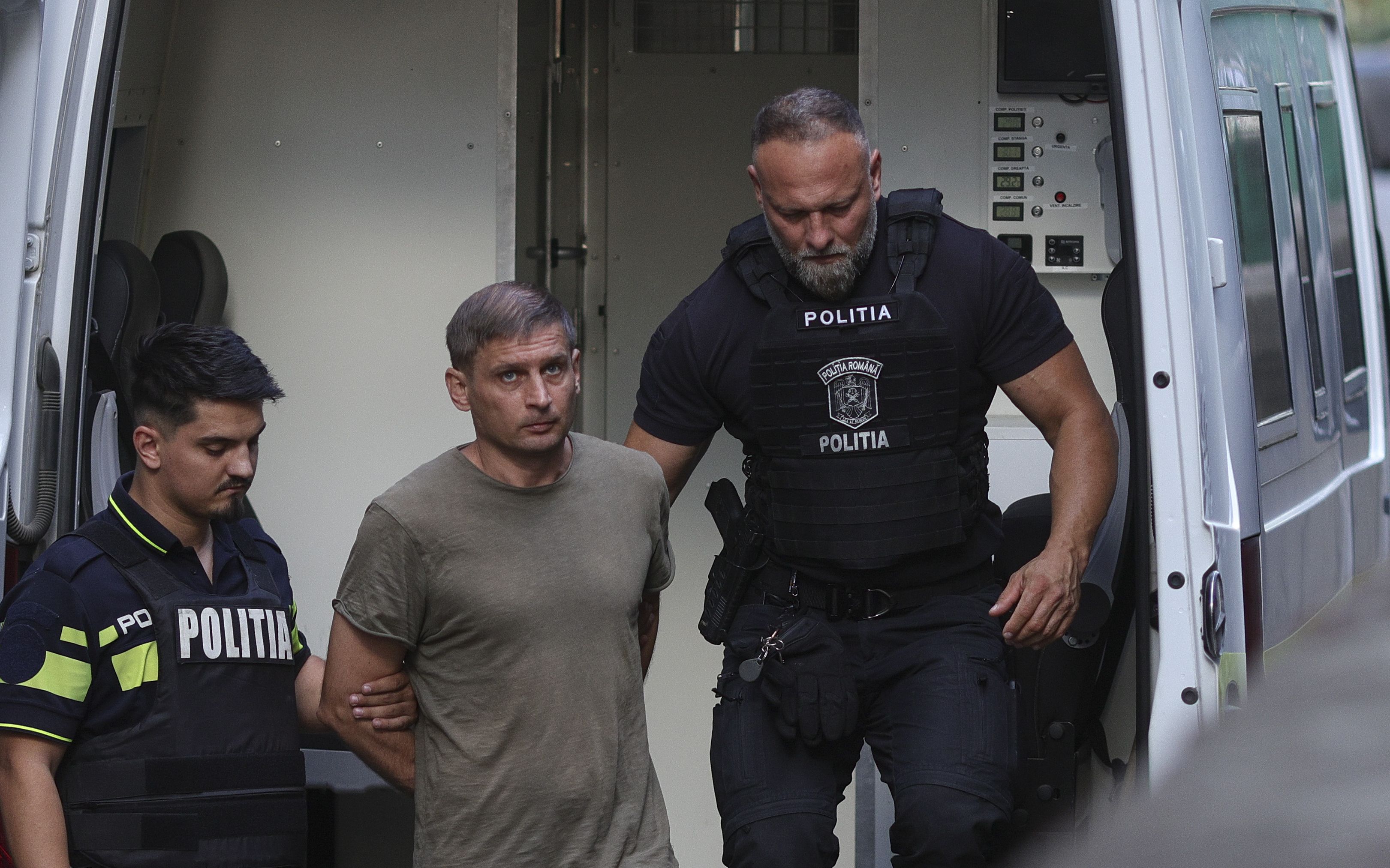 Spionul rus prins în București după 7 luni de filaj a fost arestat. SRI dezvăluie cine sunt românii racolați de Kremlin