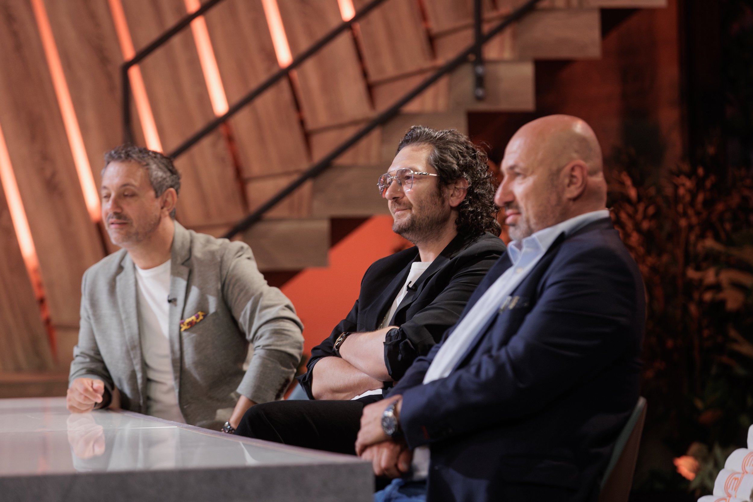 Două șorțuri de aur într-un singur duel și primele 10 locuri adjudecate în bucătăria MasterChef. Confruntările continuă în această seară, de la ora 20:30, la PRO TV