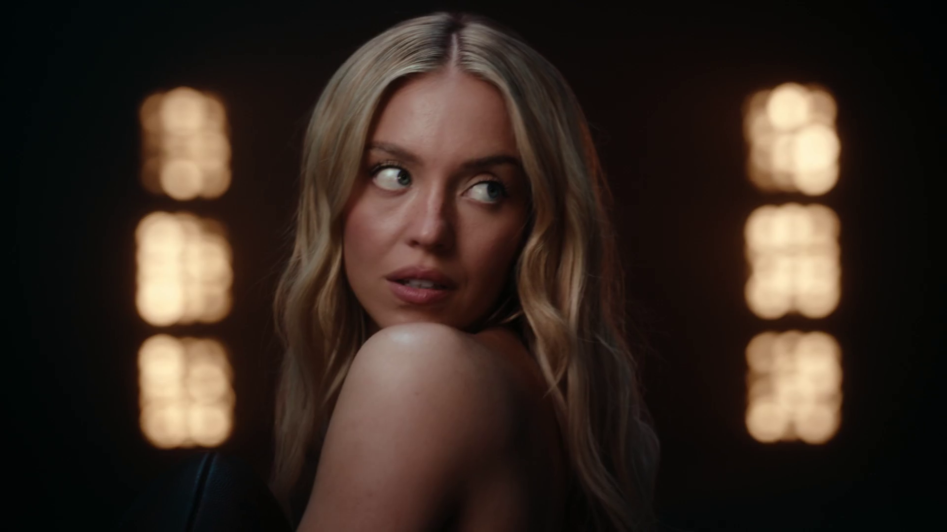 Imagini incendiare! Sydney Sweeney a filmat nud pentru o reclamă la o casă de pariuri