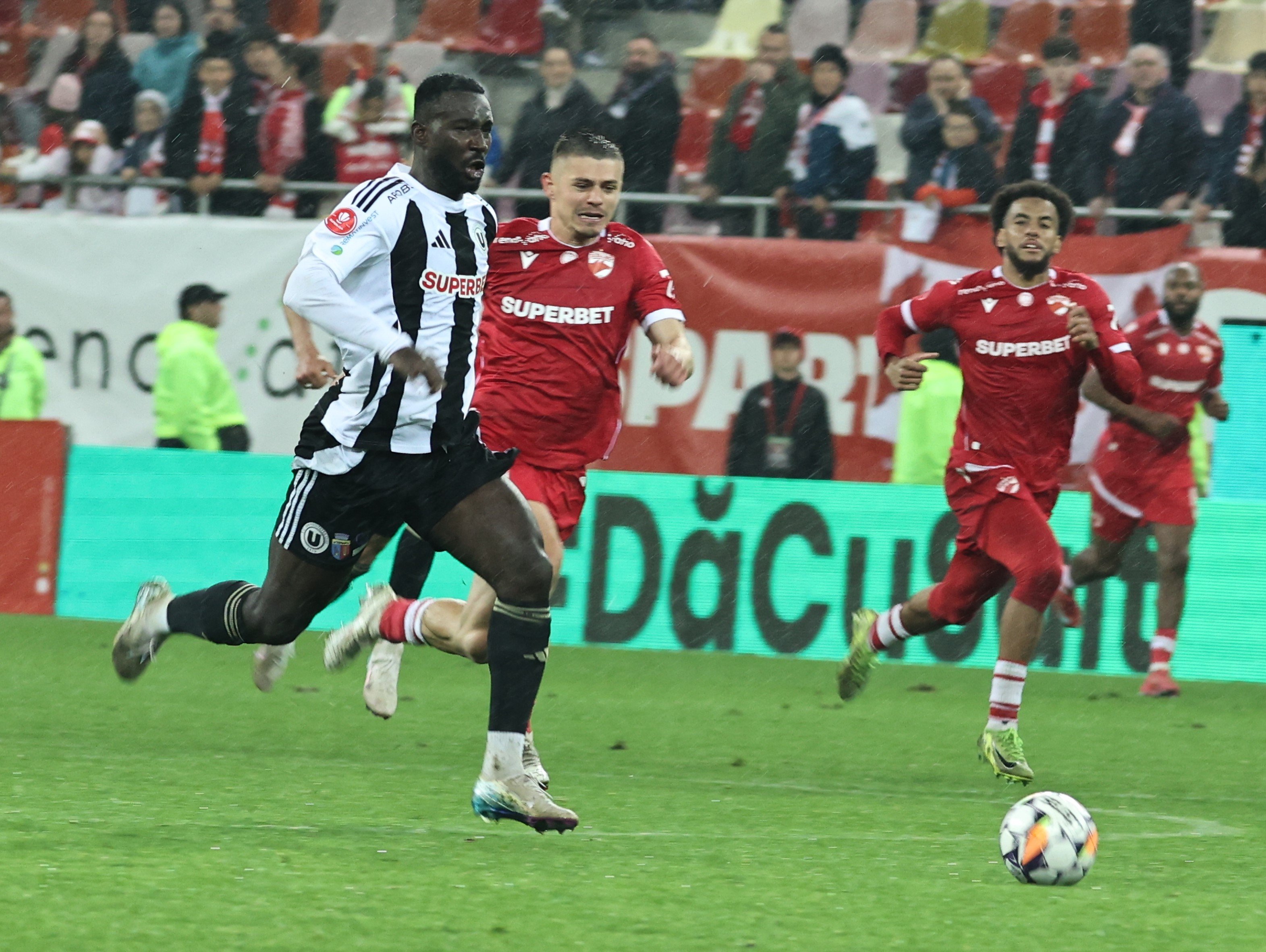 Dinamo bucuresti fc universitatea cluj superliga superbet play off 16052025 1