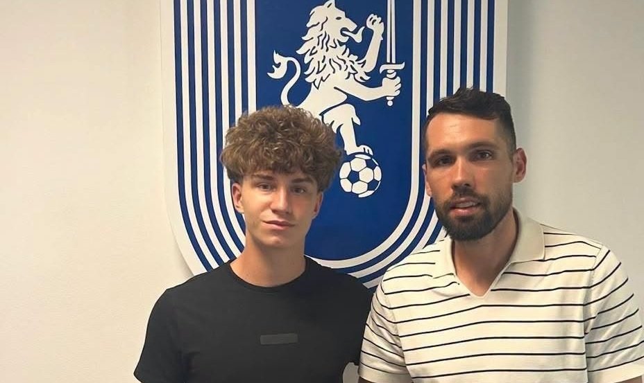 Universitatea Craiova și-a prezentat ultimul transfer: ”Bine ai venit în familia alb-albastră!”