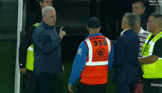 Marius Șumudică l-a certat pe Ovidiu Burcă la finalul meciului Sepsi - CFR Cluj