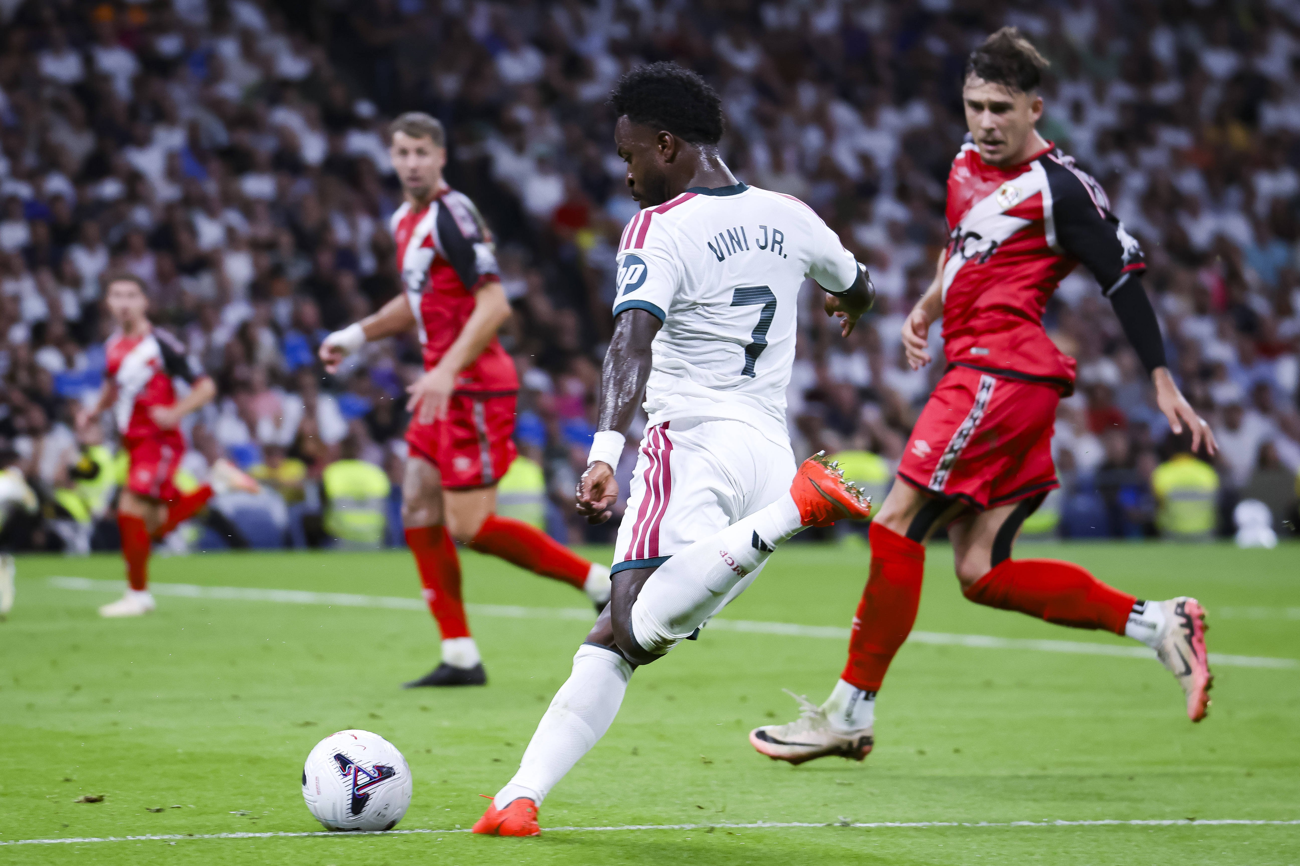 Rațiu, decisiv la golul lui Rayo de pe Bernabeu! Cum i-a suflat mingea lui Vinicius