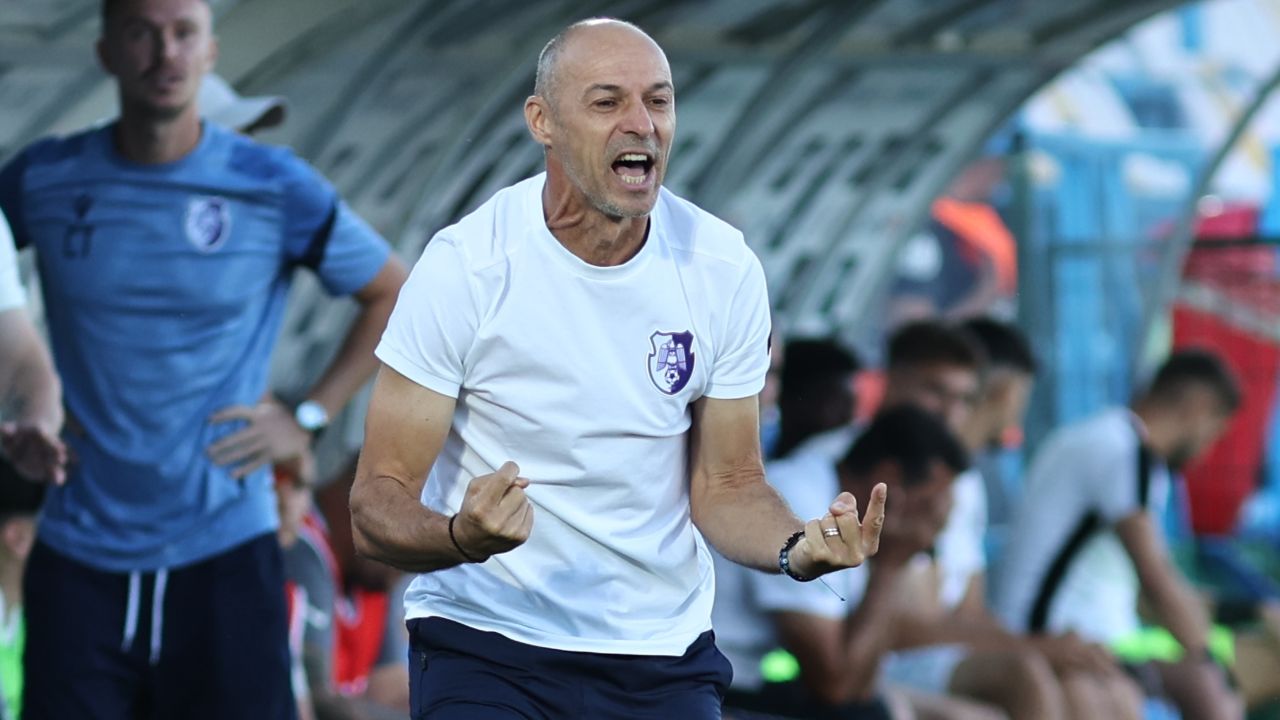 „Am scăpat victoria printre degete”: Andone, dezamăgit după remiza cu FC Botoșani „Am scăpat victoria printre degete”: Andone, dezamăgit după remiza cu FC Botoșani