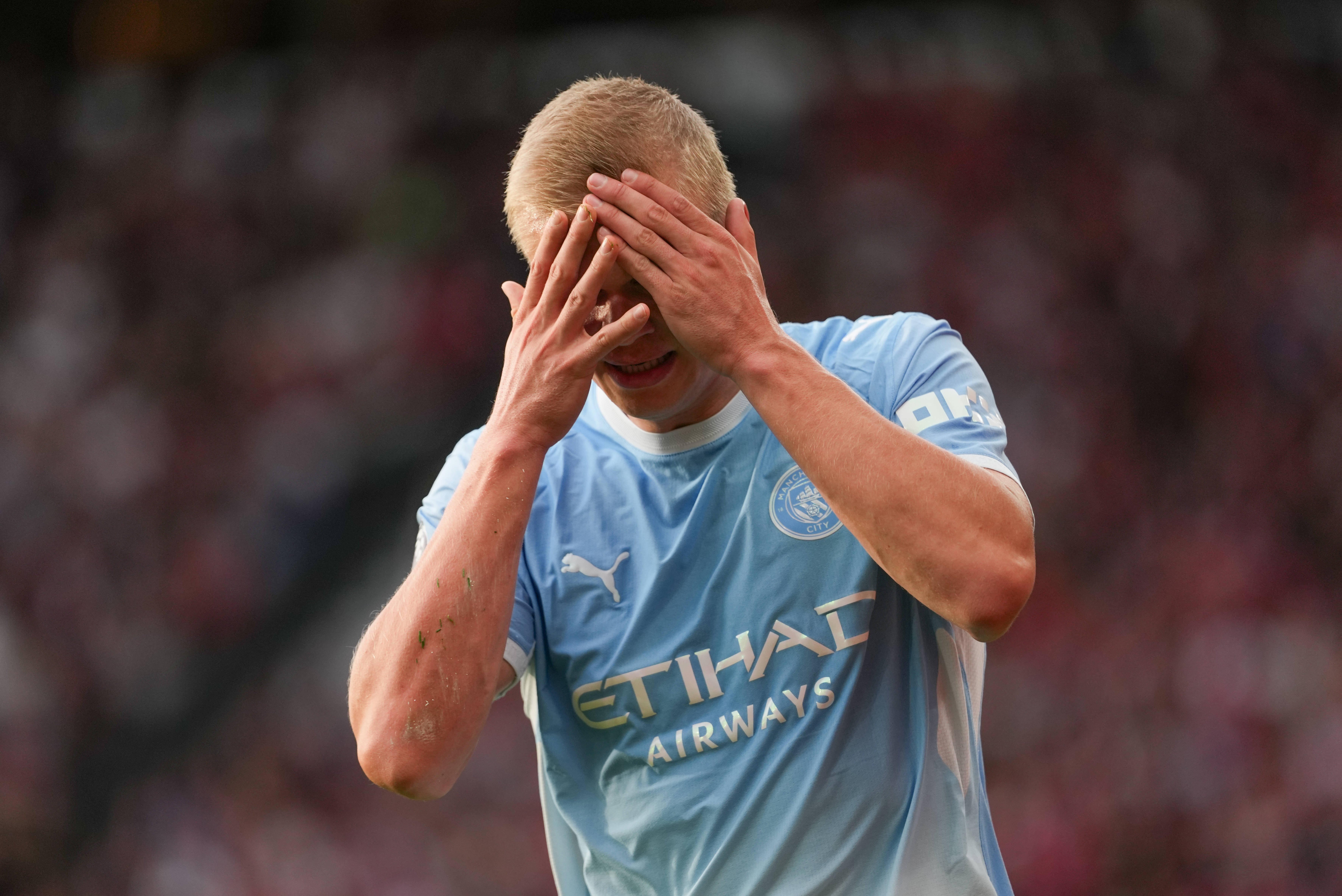Lovitură de teatru! Șefii arbitrajului din Premier League confirmă: ”eroare de judecată” la golul lui Haaland din derby-ul Manchester United - Manchester City