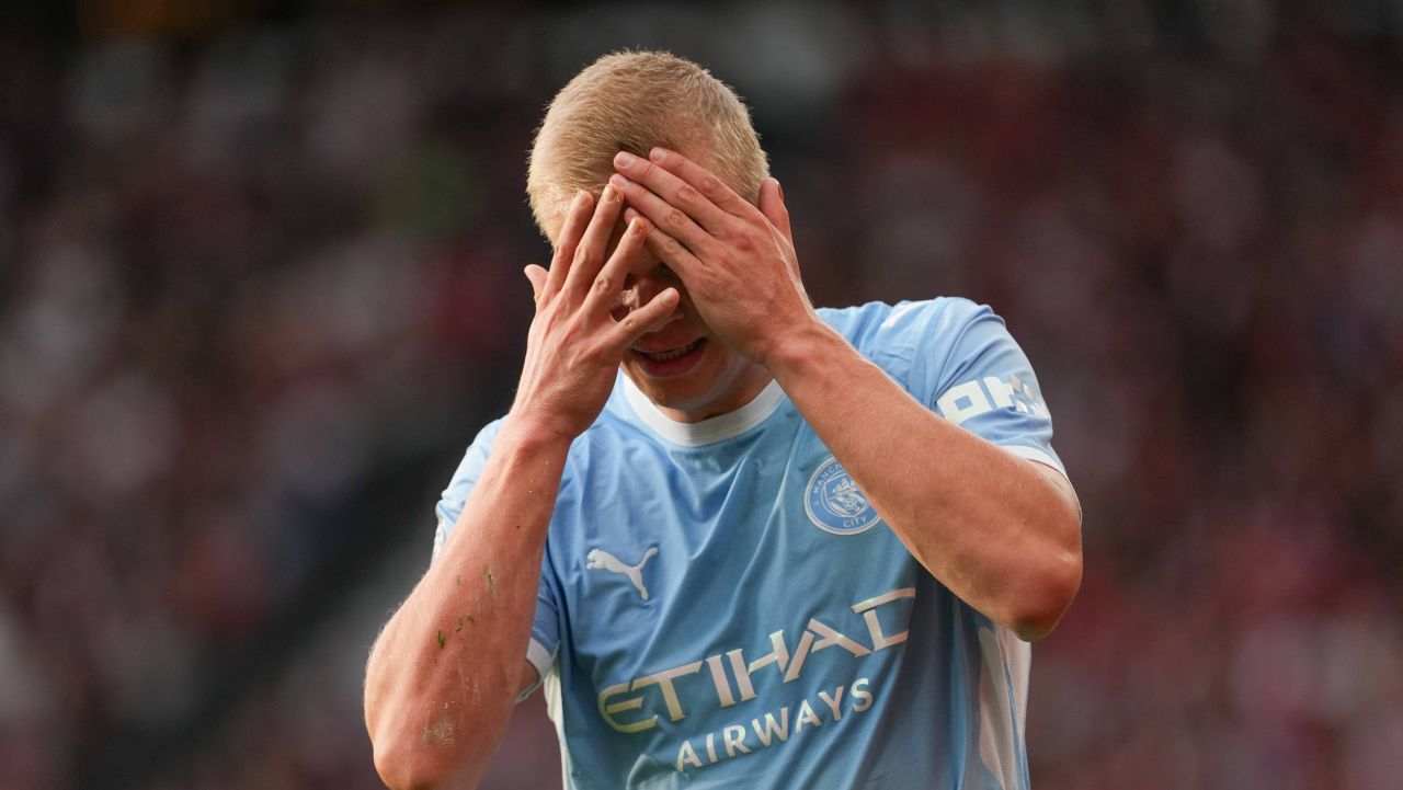 Lovitură de teatru! Șefii arbitrajului din Premier League confirmă: ”eroare de judecată” la golul lui Haaland din derby-ul Manchester United - Manchester City